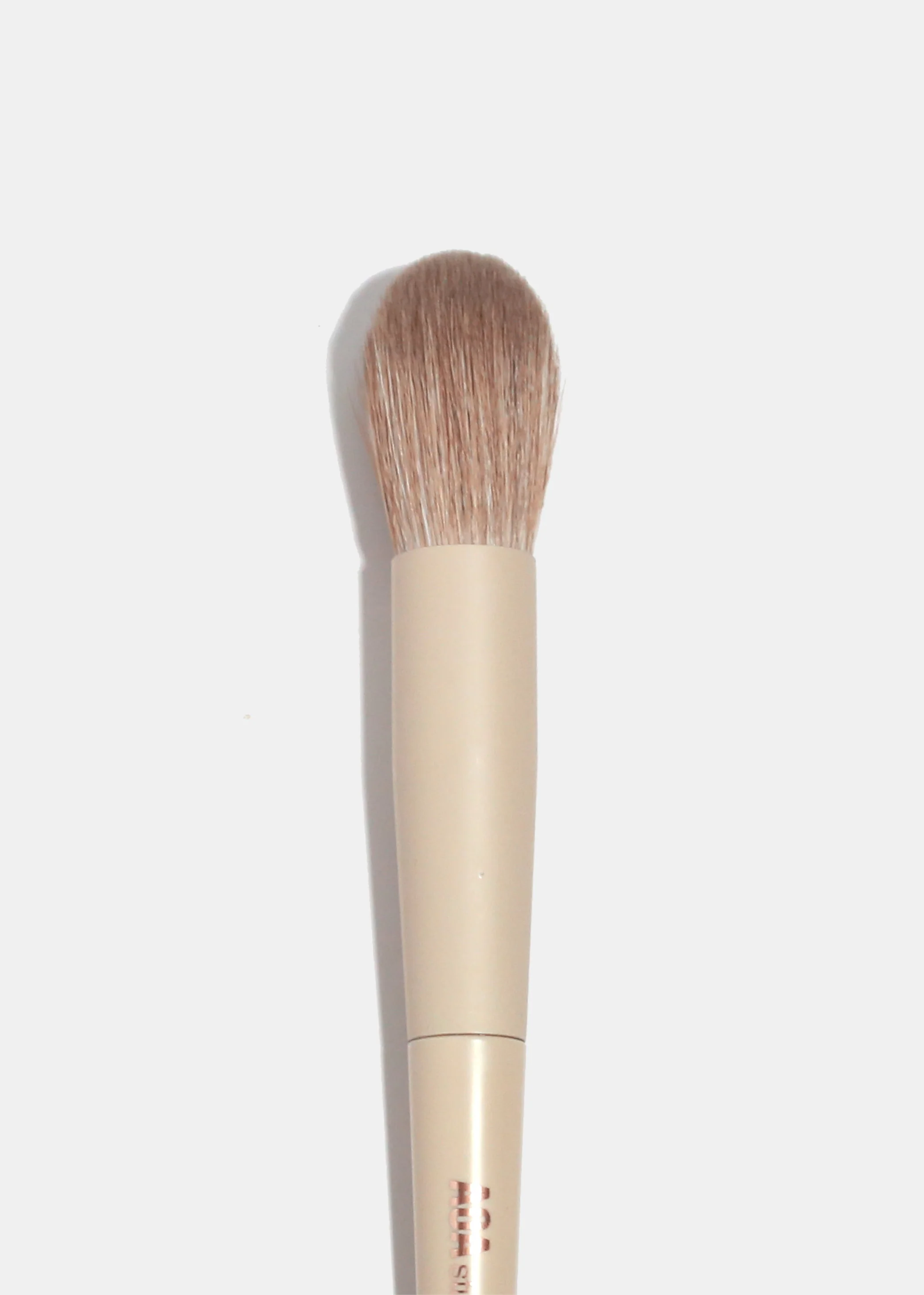 AOA Hero Single Brush �C F13 Blush Brush - Mrs Treak