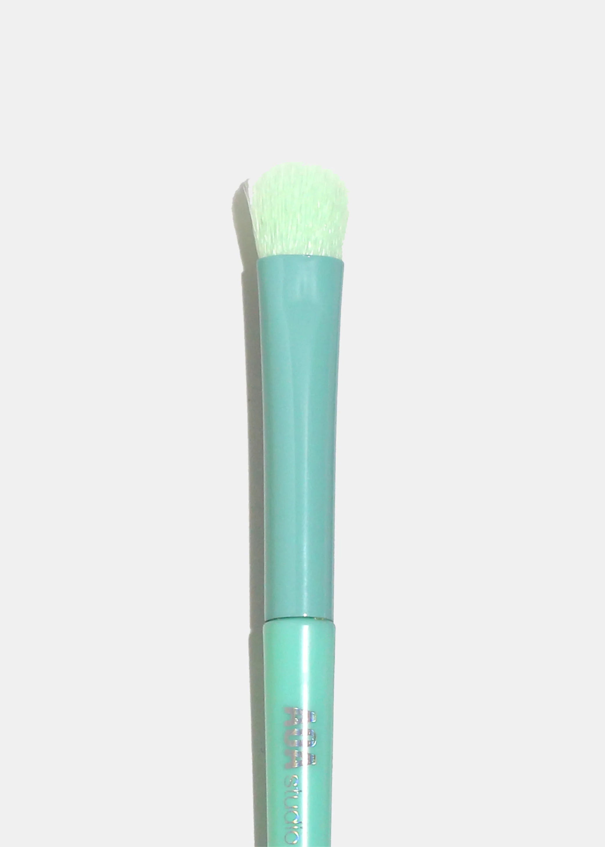 AOA Rainbow Single Brush �C E143 Shader or Concealer Brush - Mrs Treak