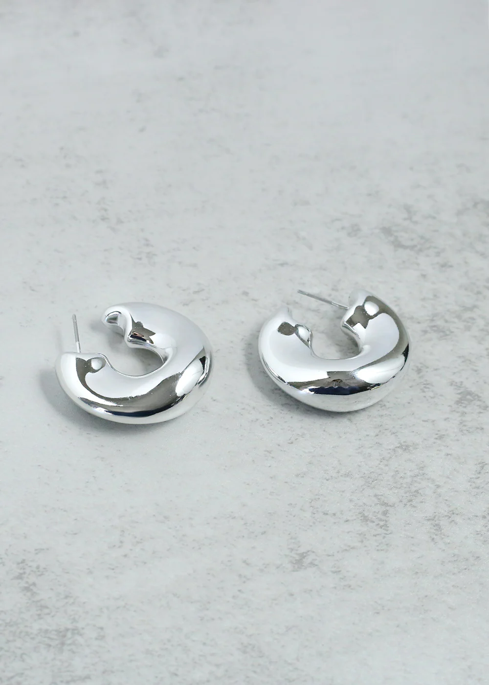 Open Wavy Hoop Earring - Mrs Treak