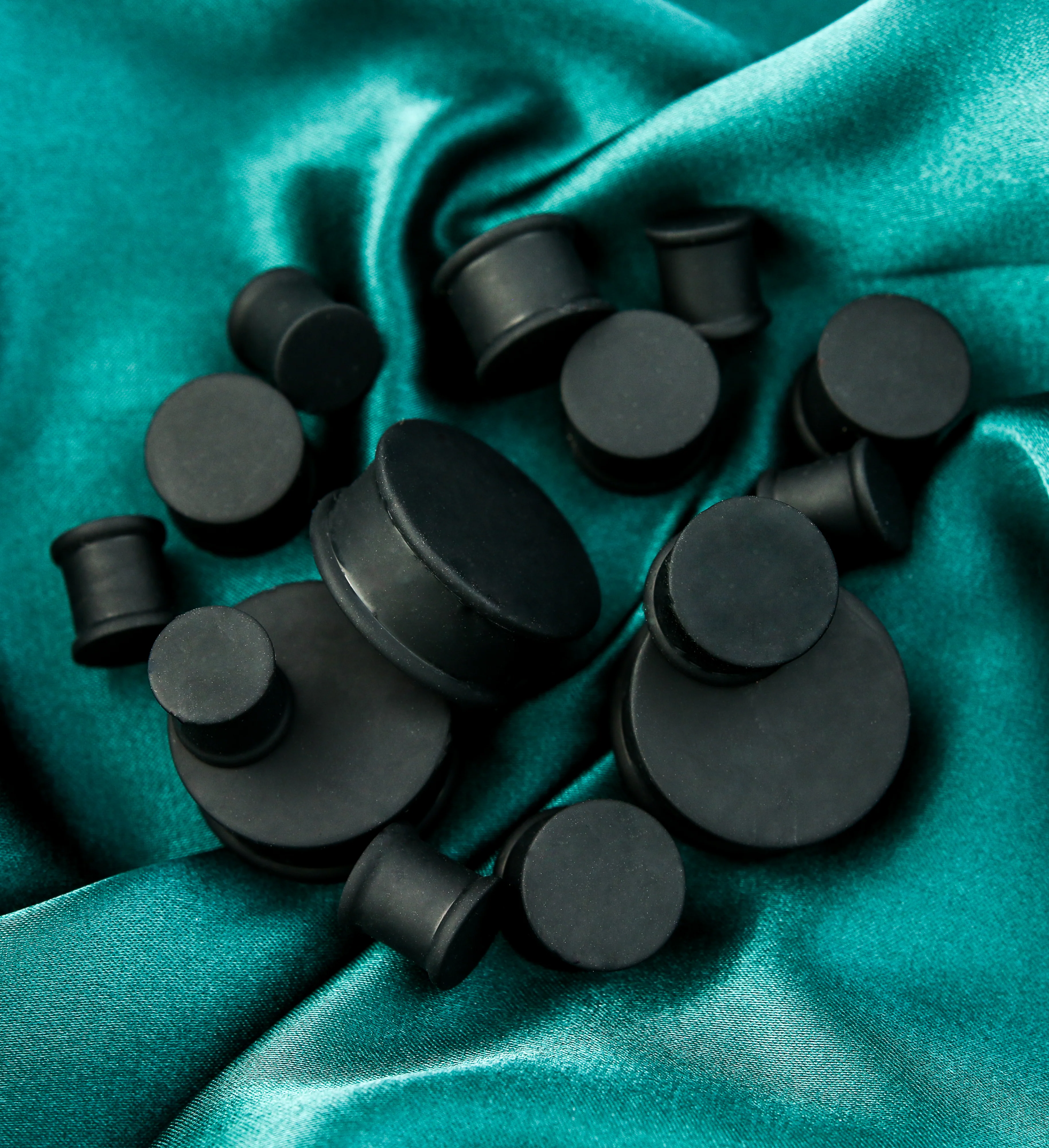 Double Flare Matte Black Silicone Plugs - Mrs Treak
