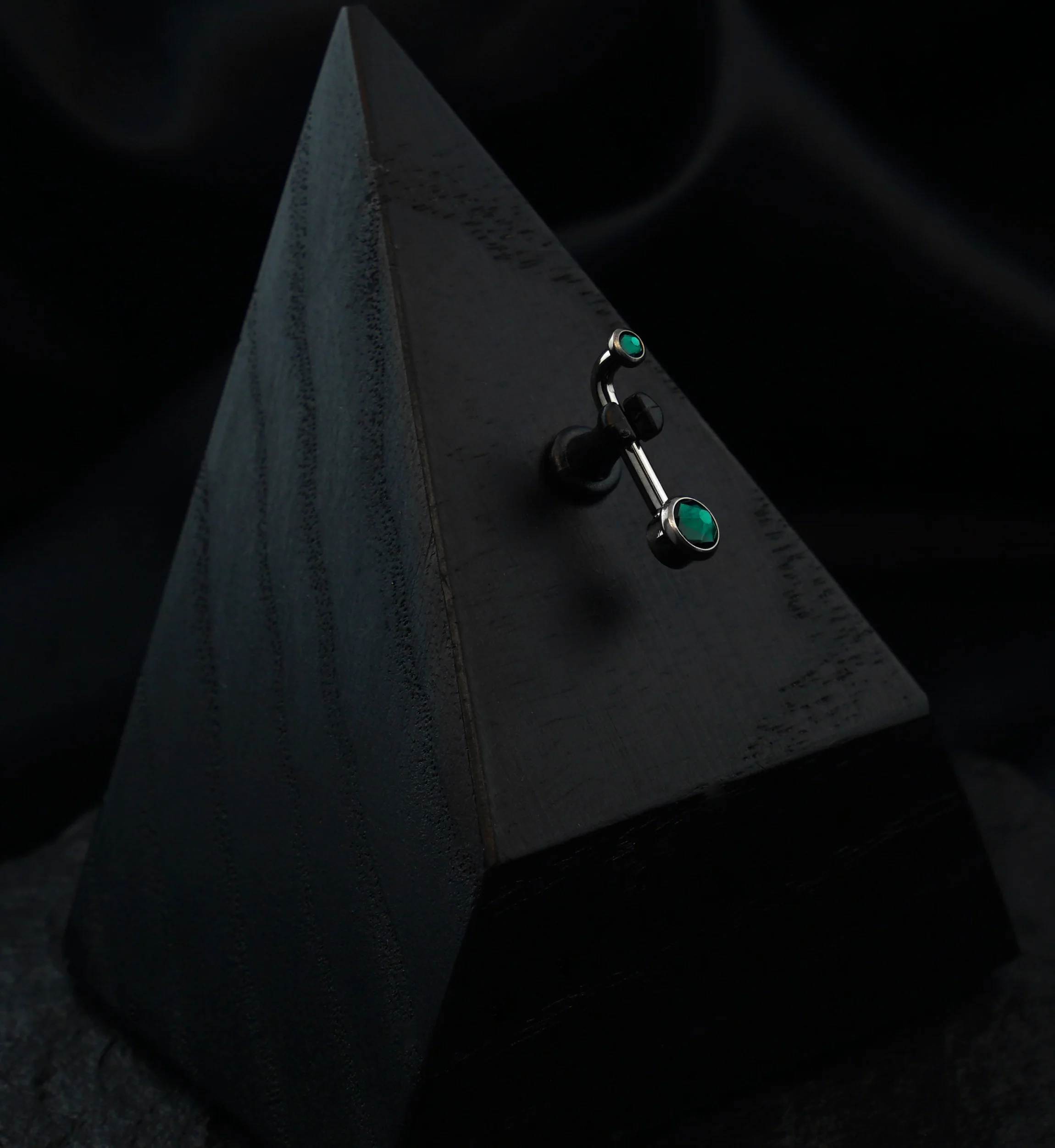 Vertical Clitoral Hood Emerald CZ Bar - Mrs Treak