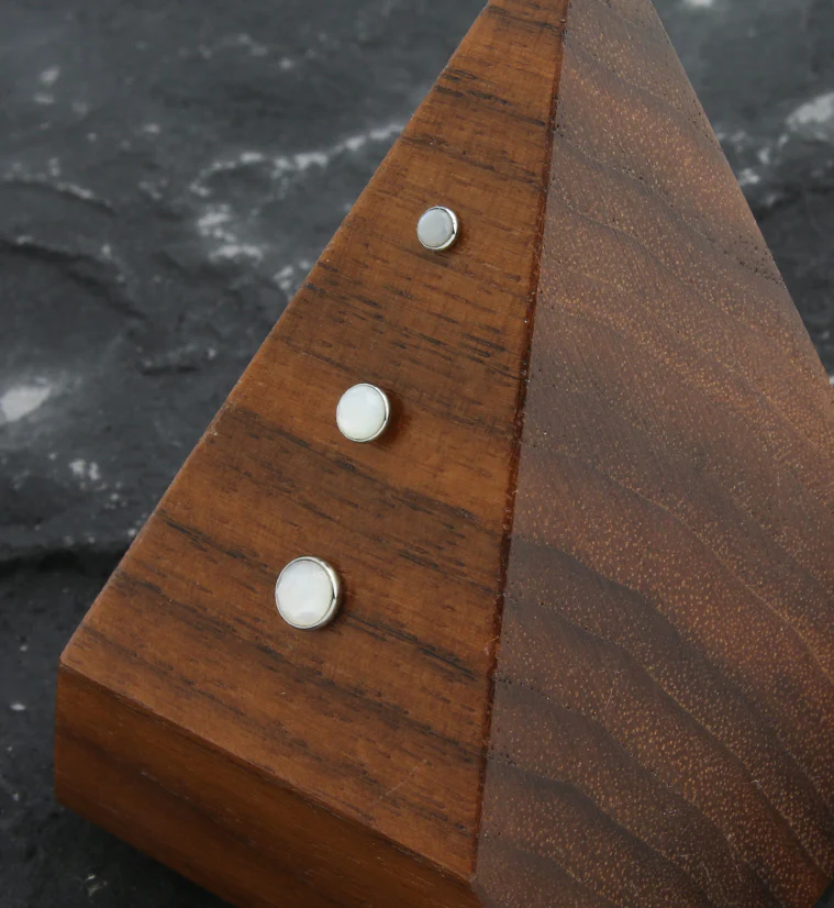 Faceted White MOP Titanium Threadless Top - Mrs Treak