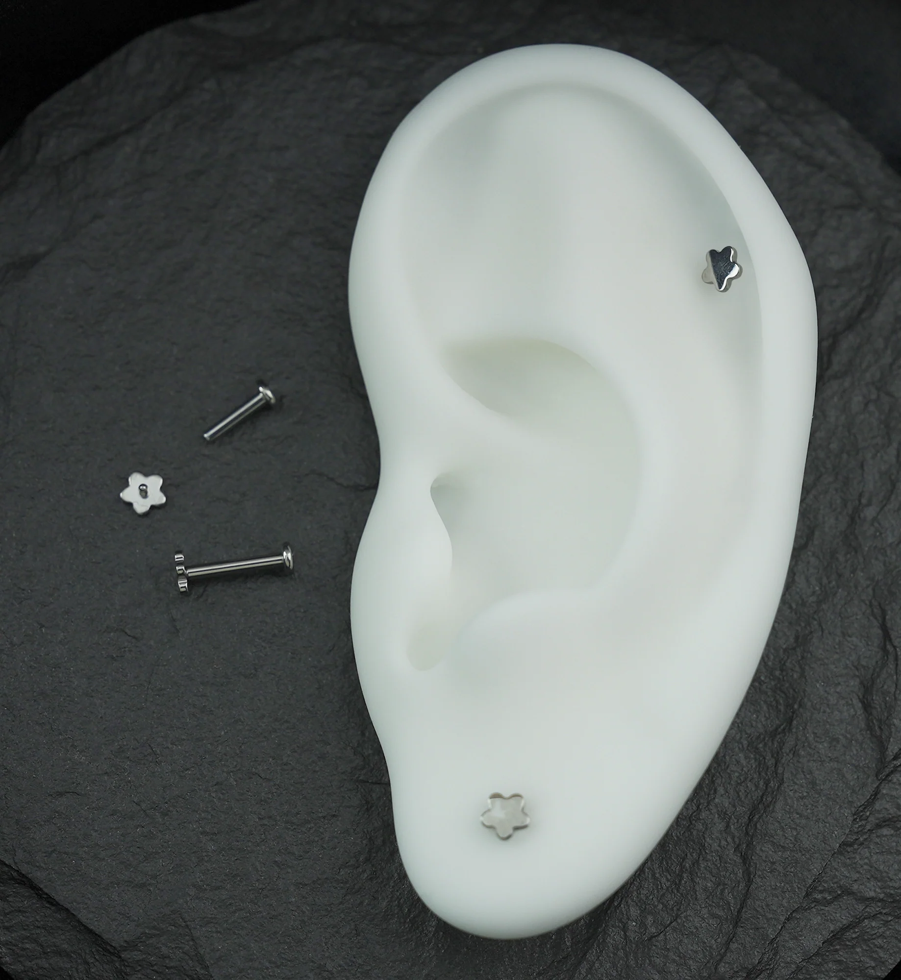 Bubble Flower Internally Threaded Titanium Labret - Mrs Treak