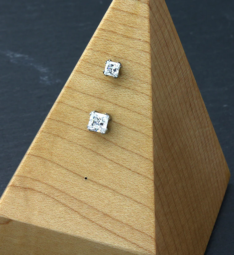 Square CZ Threadless Titanium Top - Mrs Treak