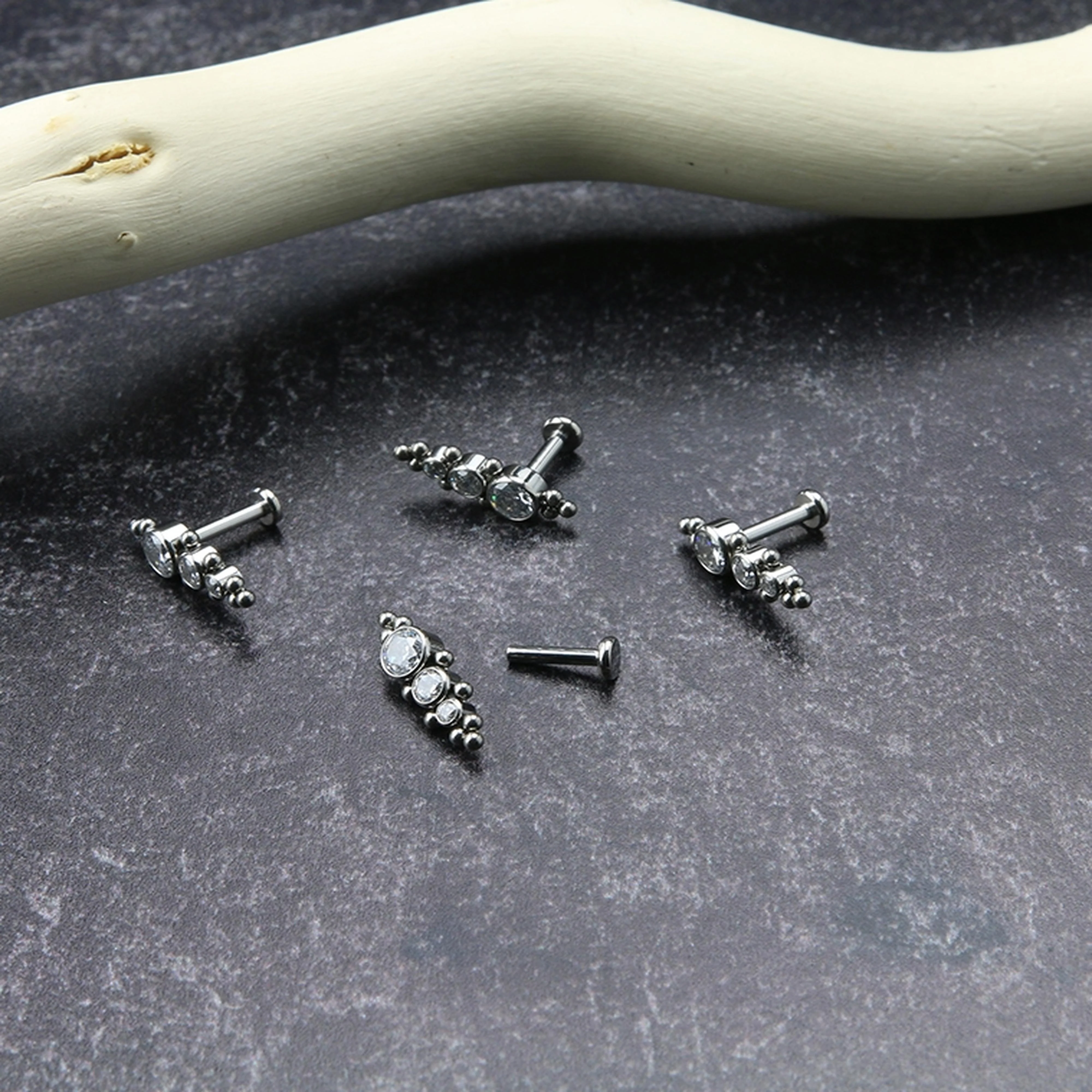 16G Ascent Cluster Clear CZ Titanium Labret - Mrs Treak