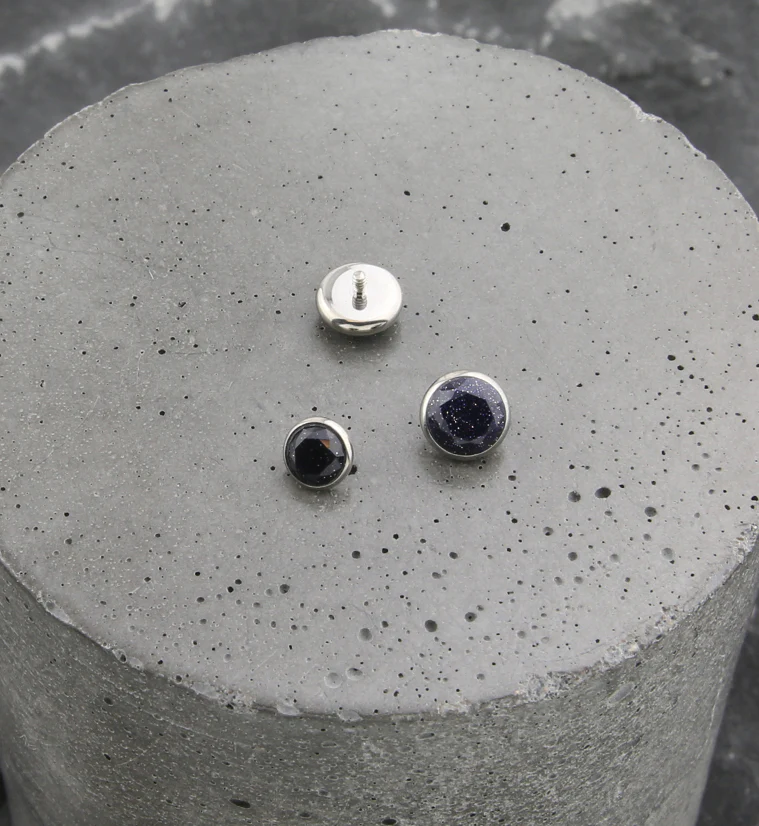 Faceted Blue Sandstone Titanium Internally Threaded Top - Mrs Treak