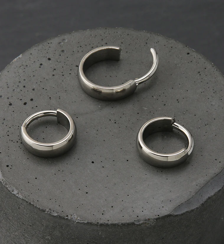 Smooth Titanium Hinged Segment Ring - Mrs Treak