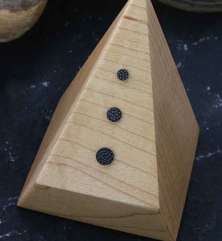 Black PVD Hammered Disk Threadless Titanium Top - Mrs Treak