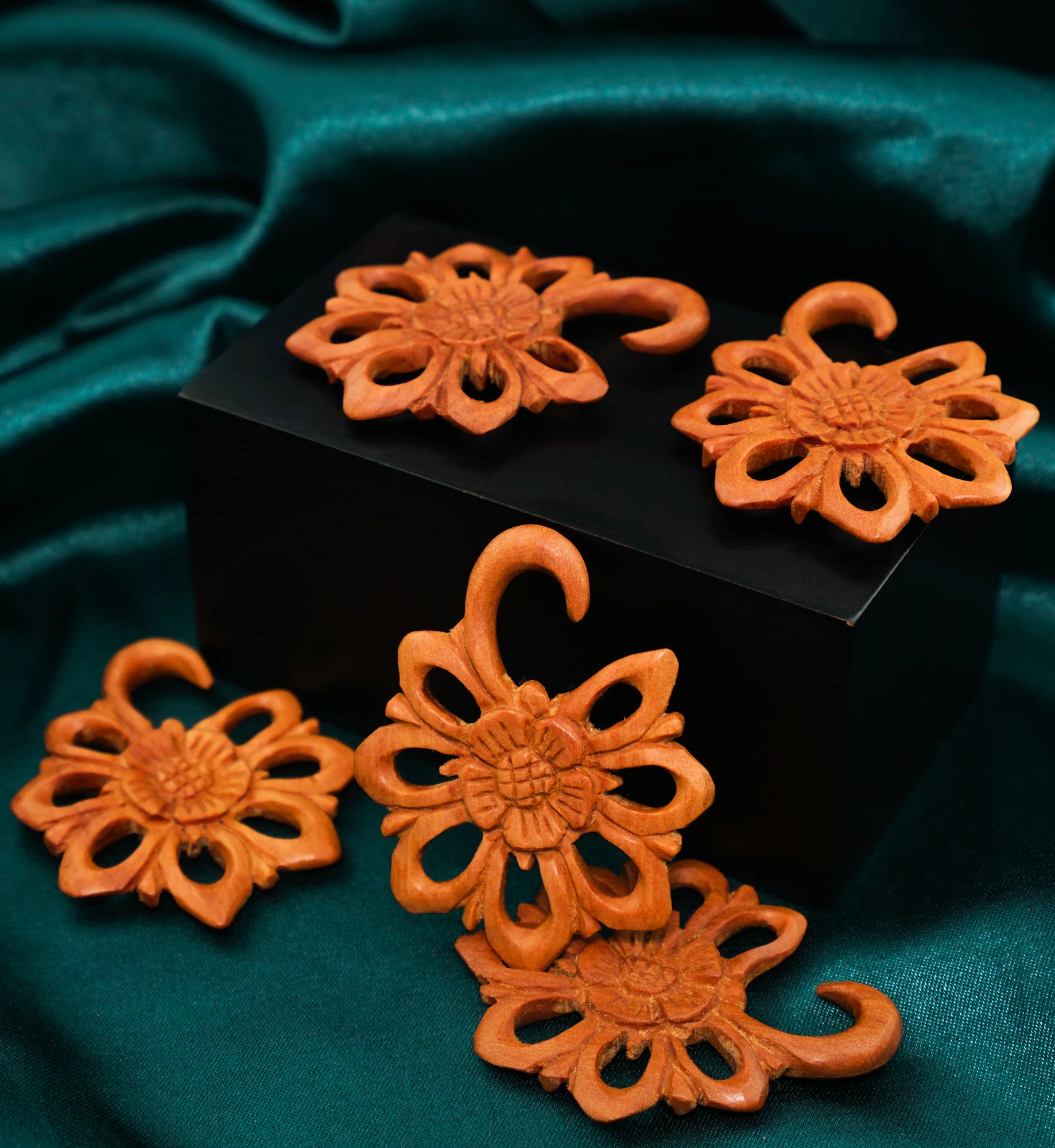 Saba Wood Blooming Flower Hanger Plugs - Mrs Treak