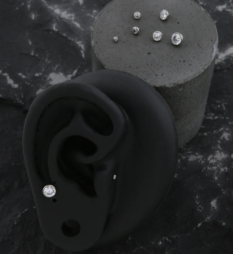 Bezel Clear CZ Titanium Internally Threaded Top - Mrs Treak