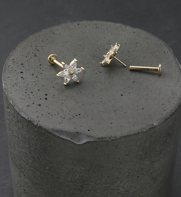 14kt Gold Flower CZ Threadless Labret - Mrs Treak