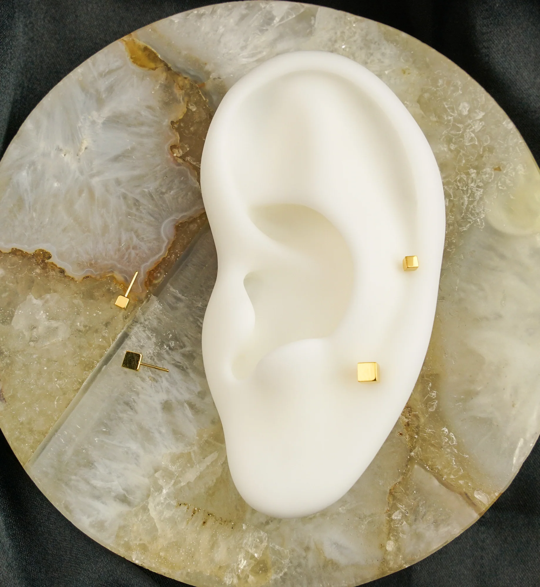 24kt Gold PVD 3D Cube Threadless Titanium Top - Mrs Treak