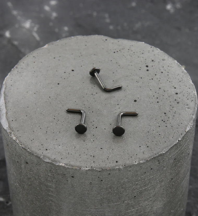 Black PVD Flat Disk Top L Bend Titanium Nose Ring - Mrs Treak