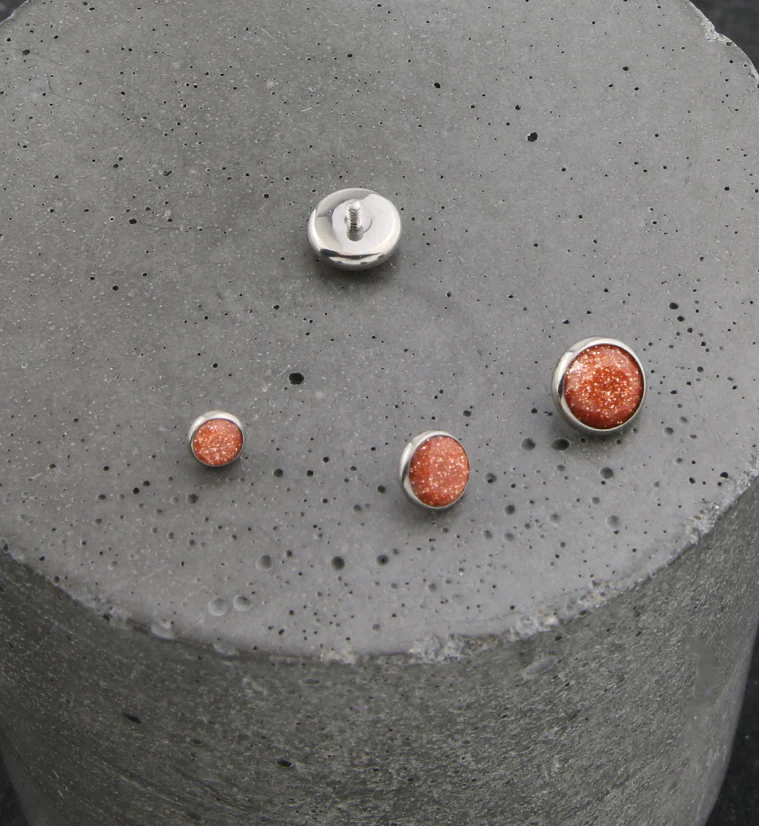 Faceted Gold Sandstone Titanium Internally Threaded Top - Mrs Treak