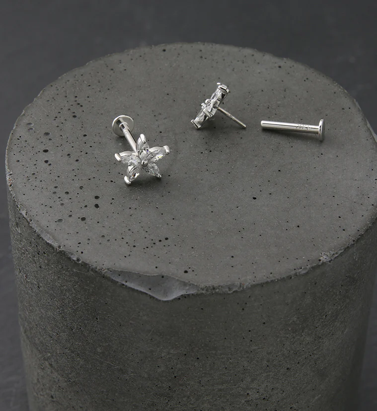 14kt White Gold Starflower CZ Threadless Labret - Mrs Treak