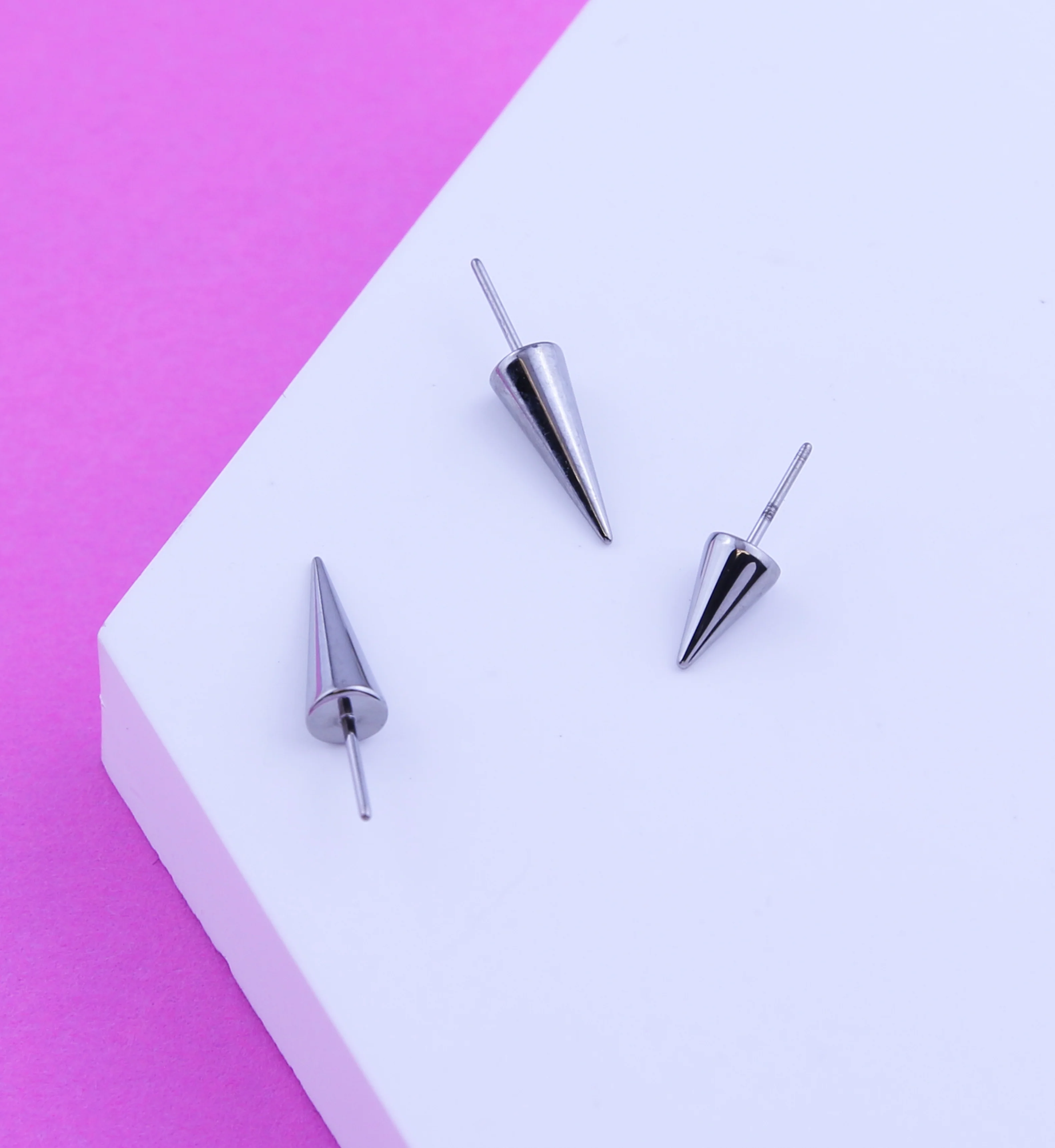 Spike Threadless Titanium Top - Mrs Treak