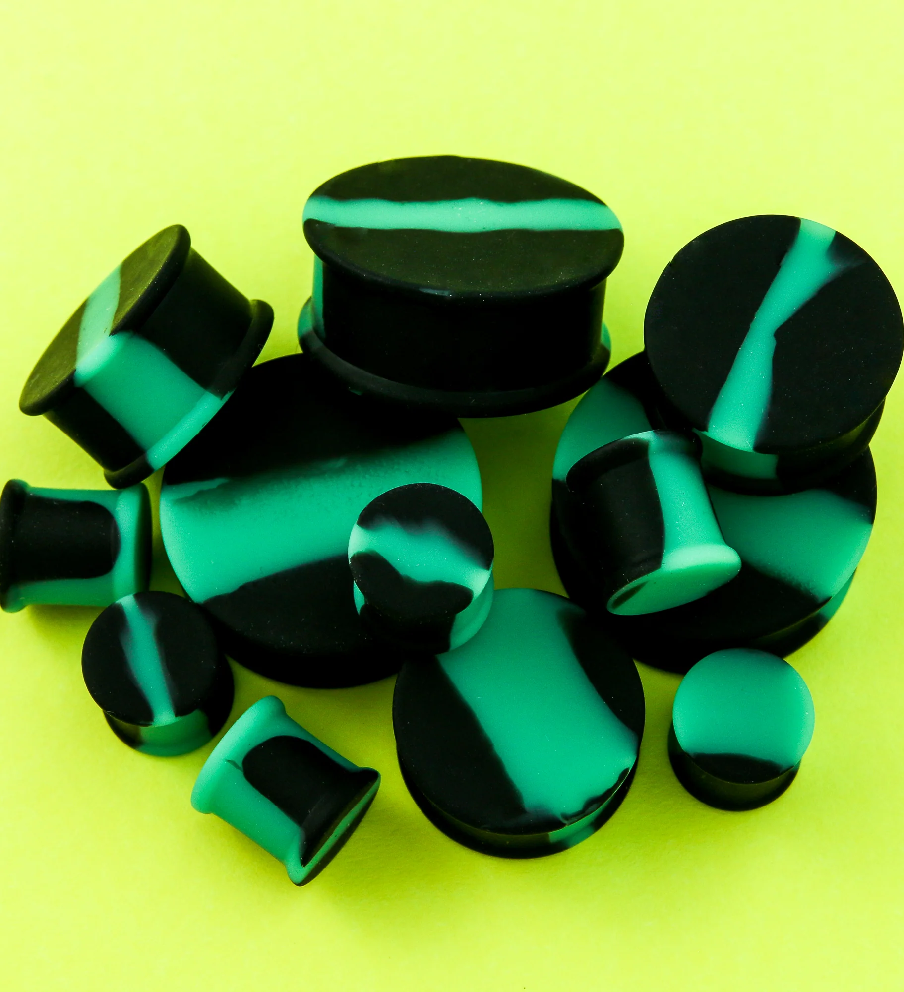 Emerald And Black Double Flare Silicone Plugs - Mrs Treak
