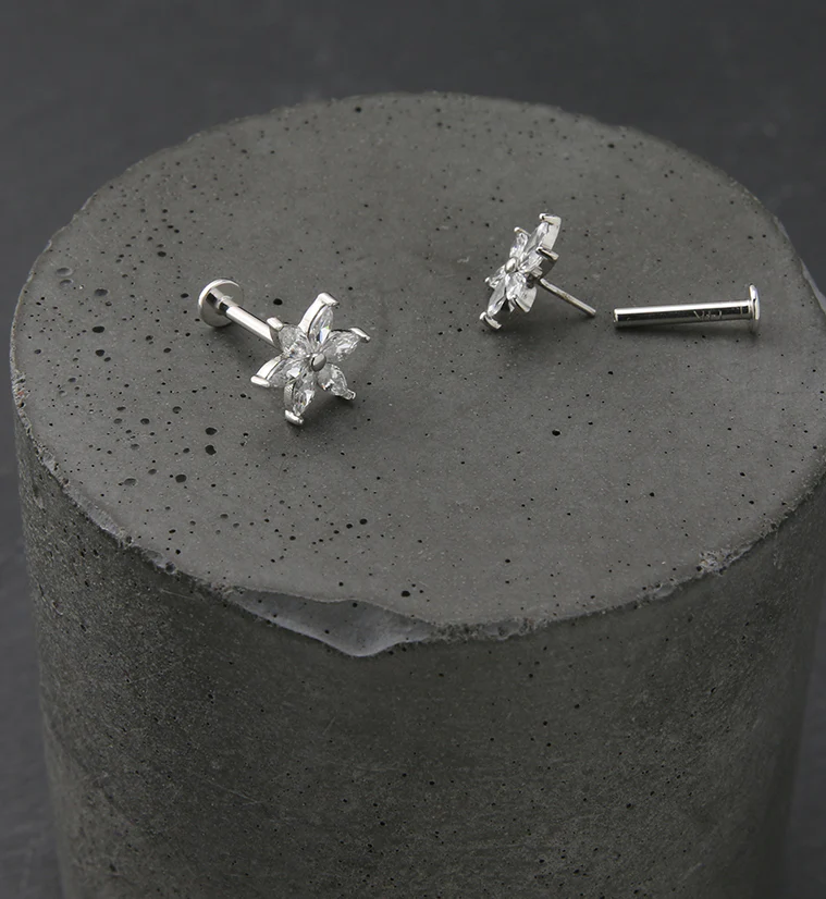 14kt White Gold Flower CZ Threadless Labret - Mrs Treak