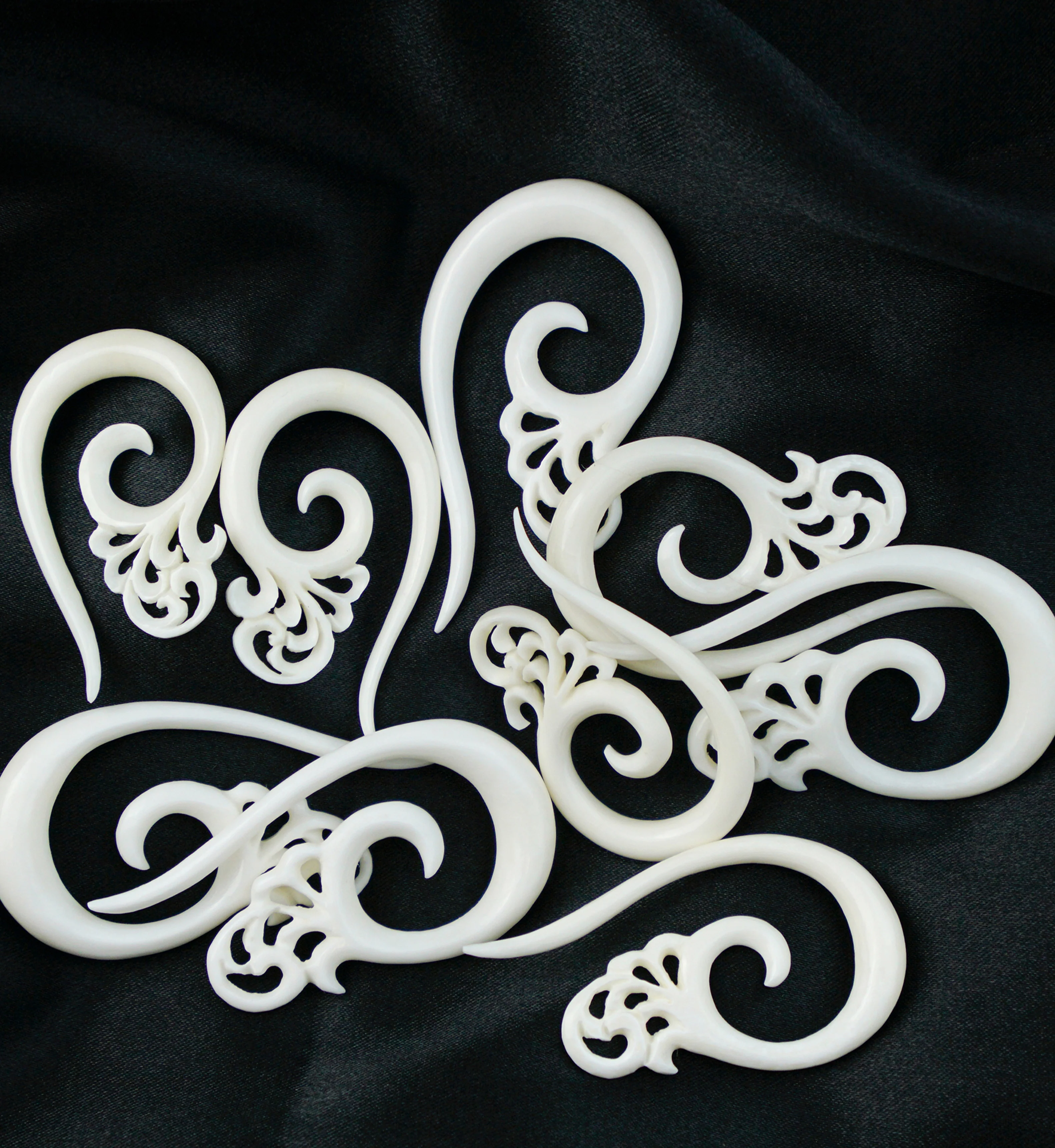 White Plexus Tail Spiral Bone Hangers - Mrs Treak