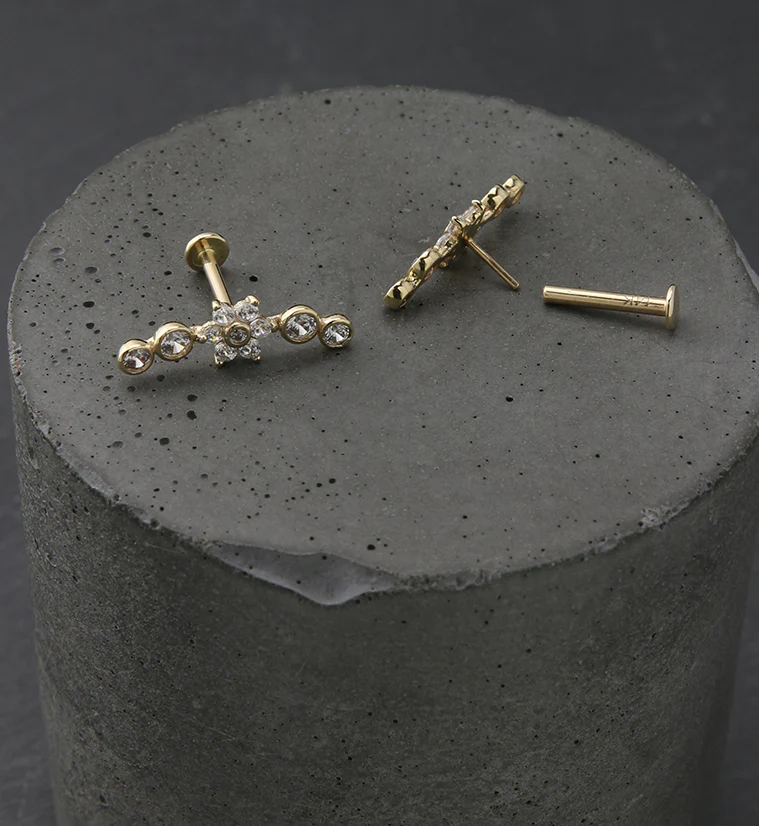 14kt Gold Flower Arch CZ Threadless Labret - Mrs Treak