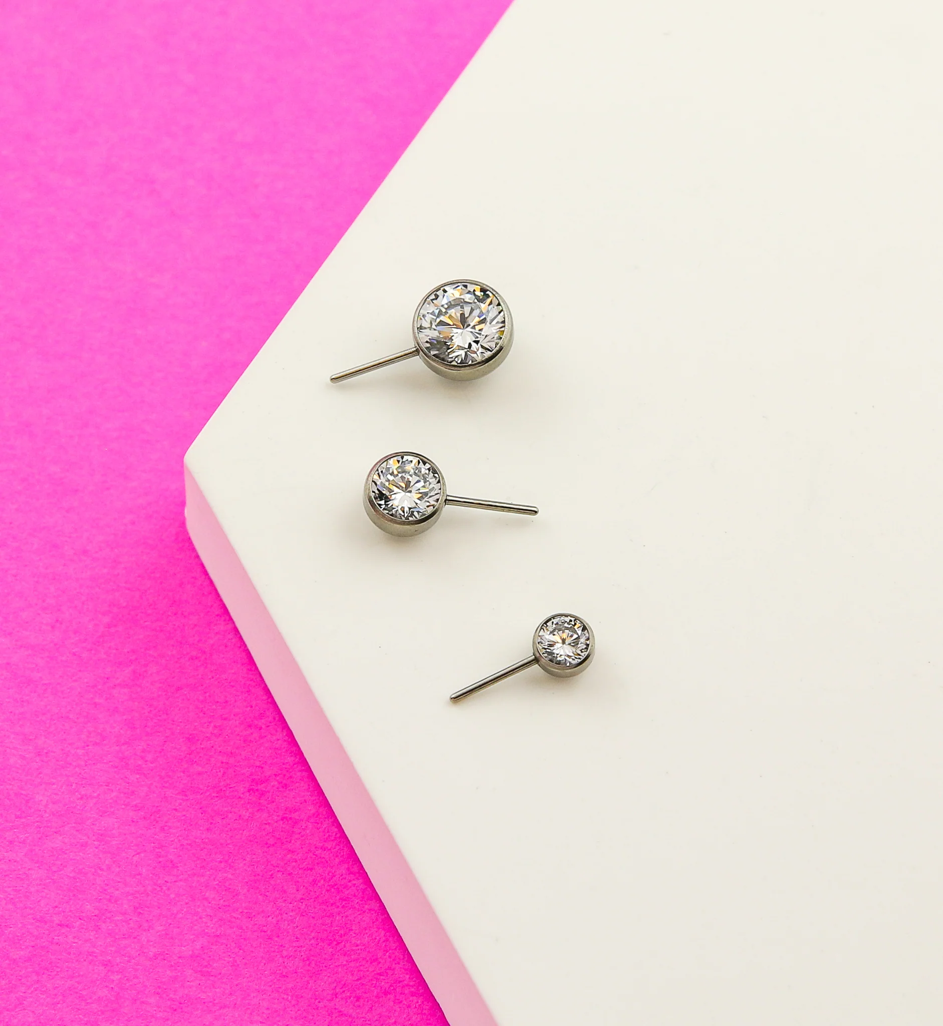 Forward Facing Bezel Clear CZ Titanium Threadless Top - Mrs Treak