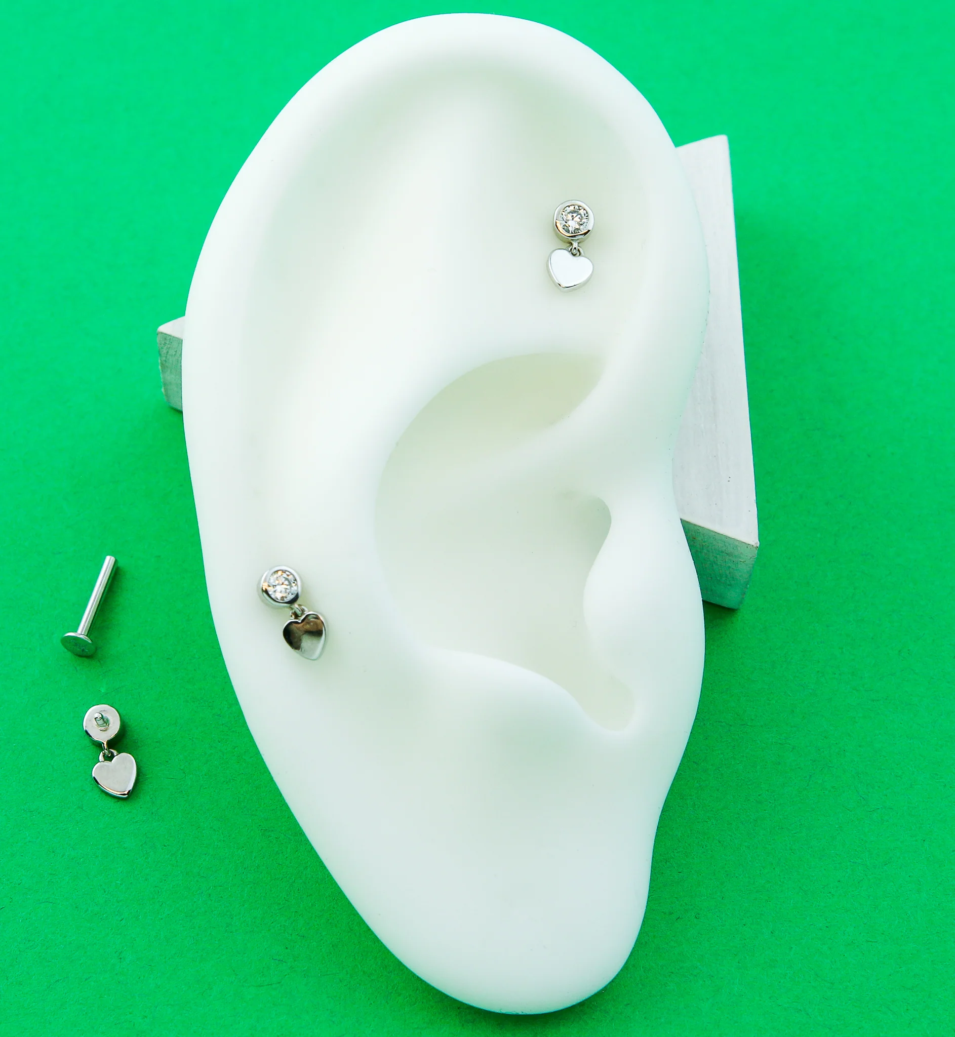 14kt White Gold Dangle Heart Clear CZ Internally Threaded Labret - Mrs Treak