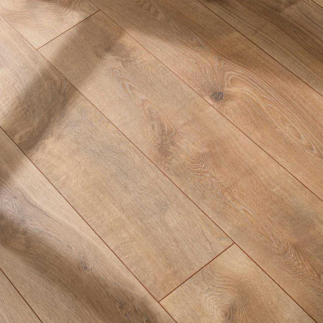 Mohawk Carrolton Oak Laminate - MT - Mrs Treak