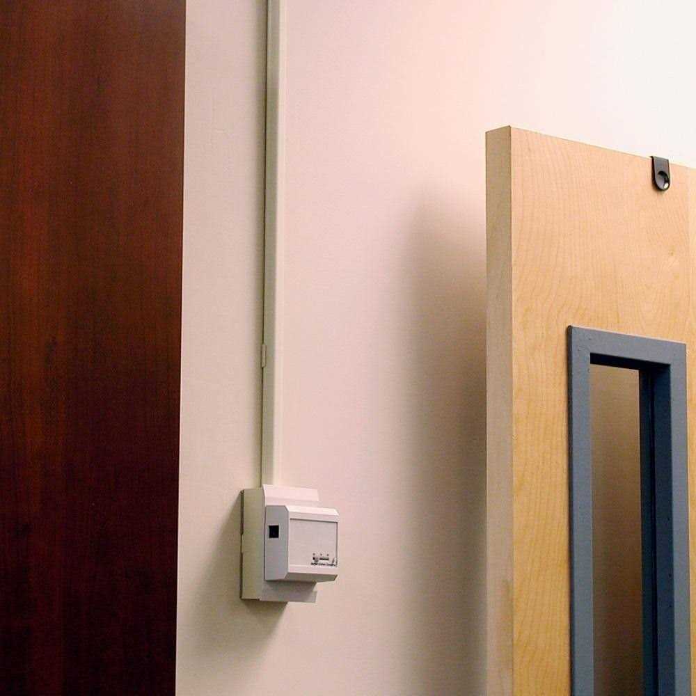 Wiremold 525J Service Box Fitting - MT - Mrs Treak