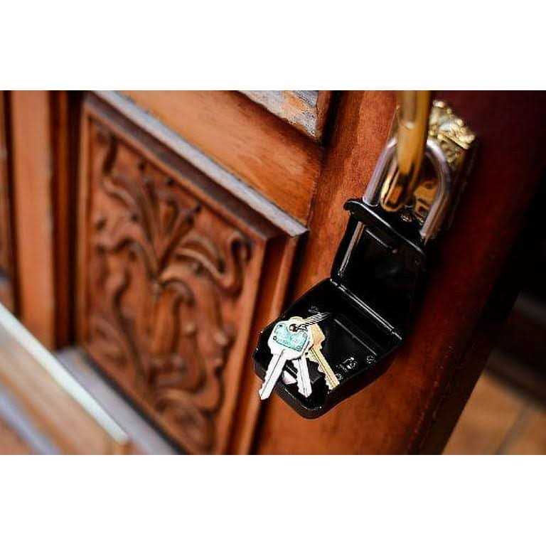 Lion Locks 12 Keyed-Alike Padlocks w/ 1.25” Shackle Keys - MT - Mrs Treak