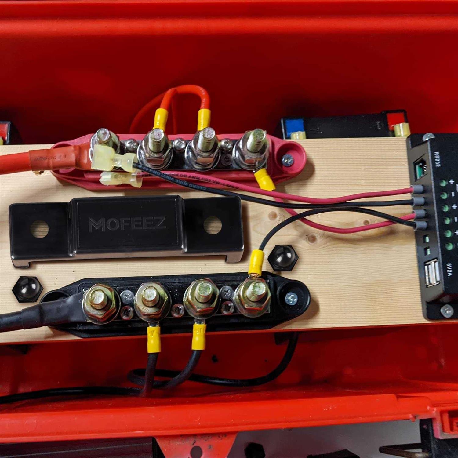 Mofeez Power Distribution Block Bus Bar 4 x Posts - MT - Mrs Treak