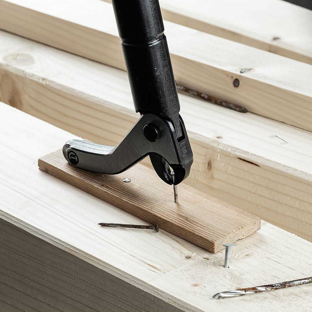 Crescent Lufkin Shockforce Nite Eye G2 16-ft Magnetic Tape Measure LM1216B-02 - MT - Mrs Treak