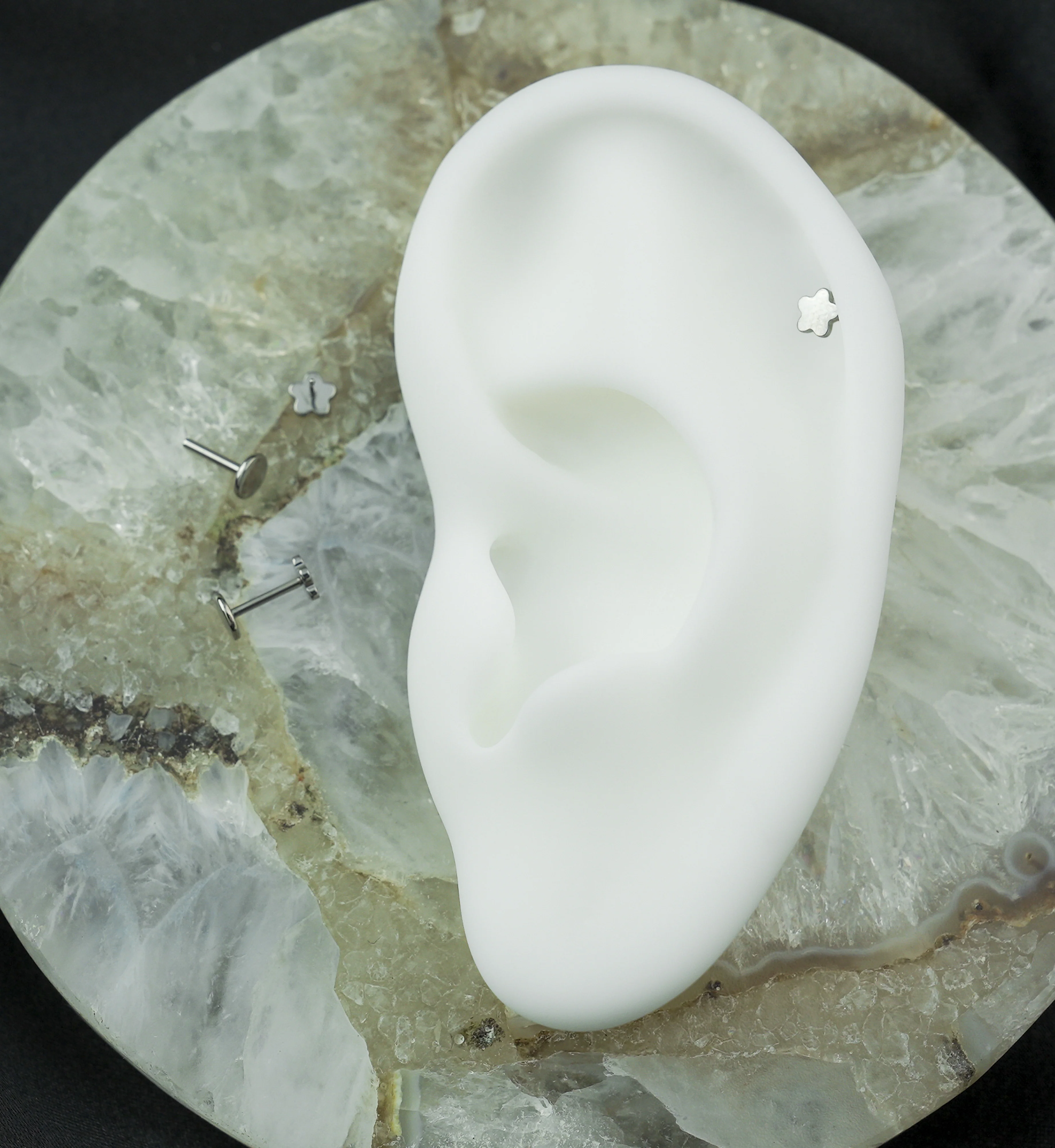 Bubble Flower Threadless Titanium Flat Disk Labret - Mrs Treak