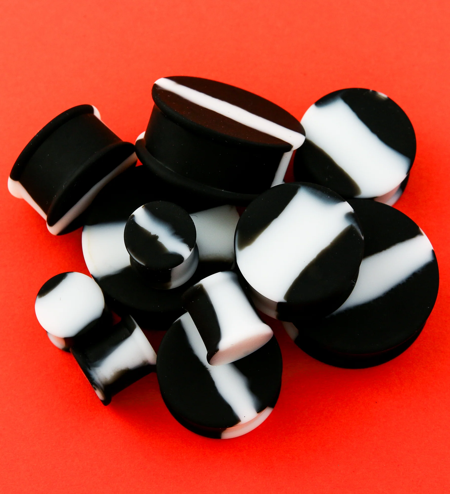 Black And White Double Flare Silicone Plugs - Mrs Treak