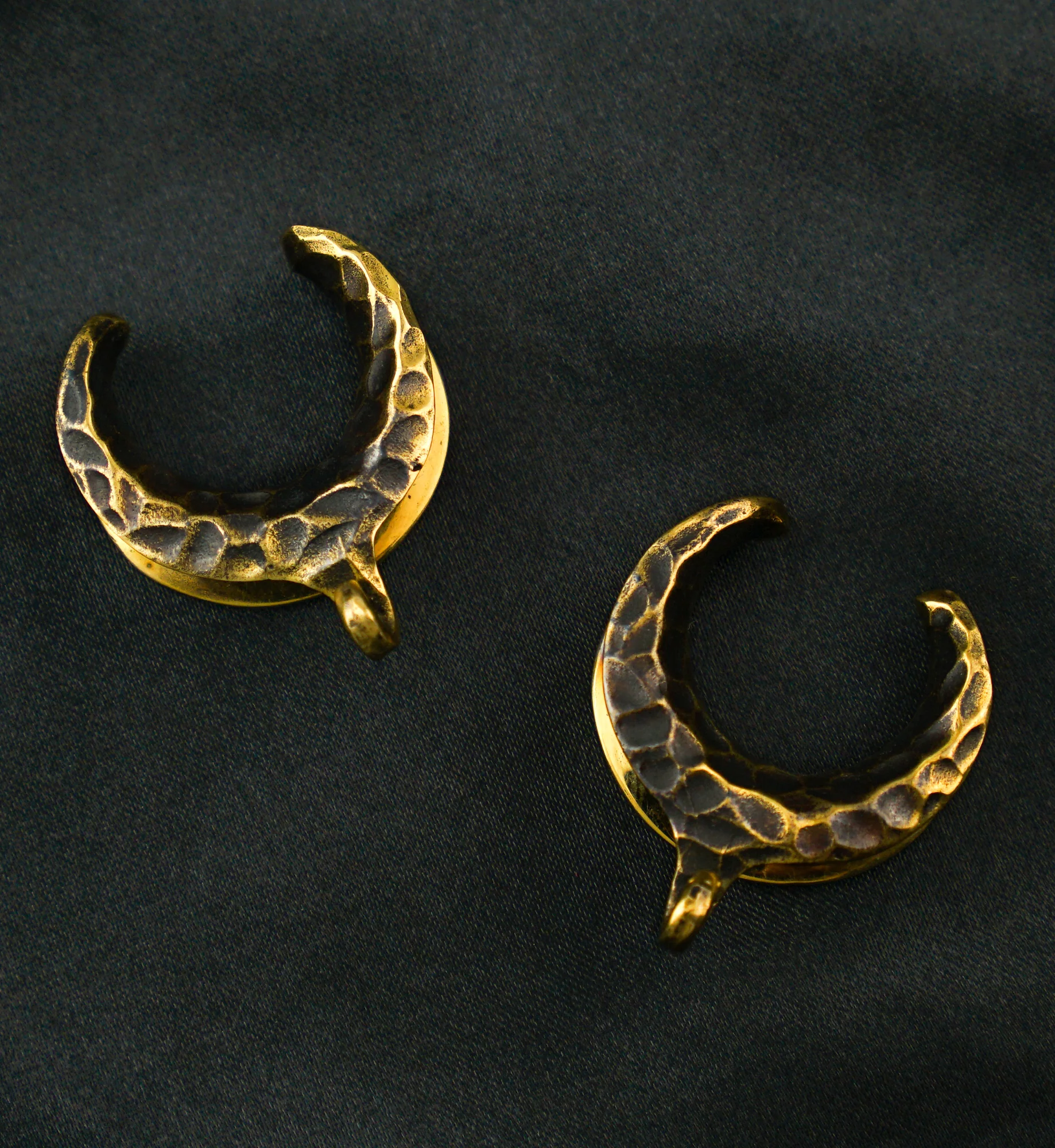 Hammered Brass Saddles With Hook - Mrs Treak