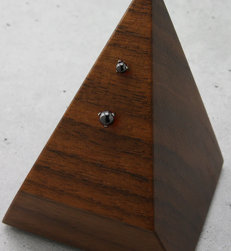 Red Glass Claw Titanium Threadless Top - Mrs Treak