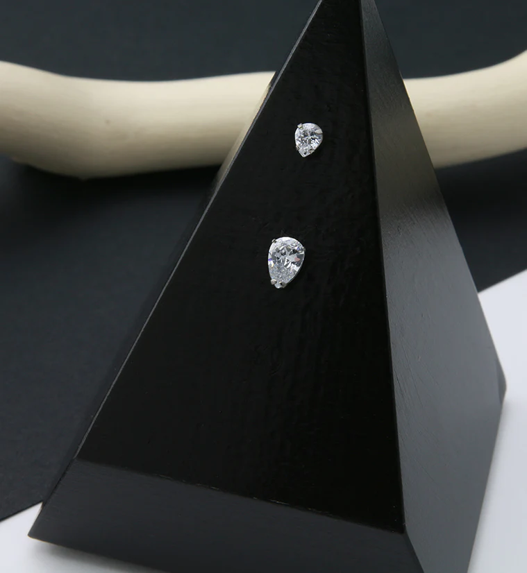 Ovum Prong CZ Threadless Top - Mrs Treak