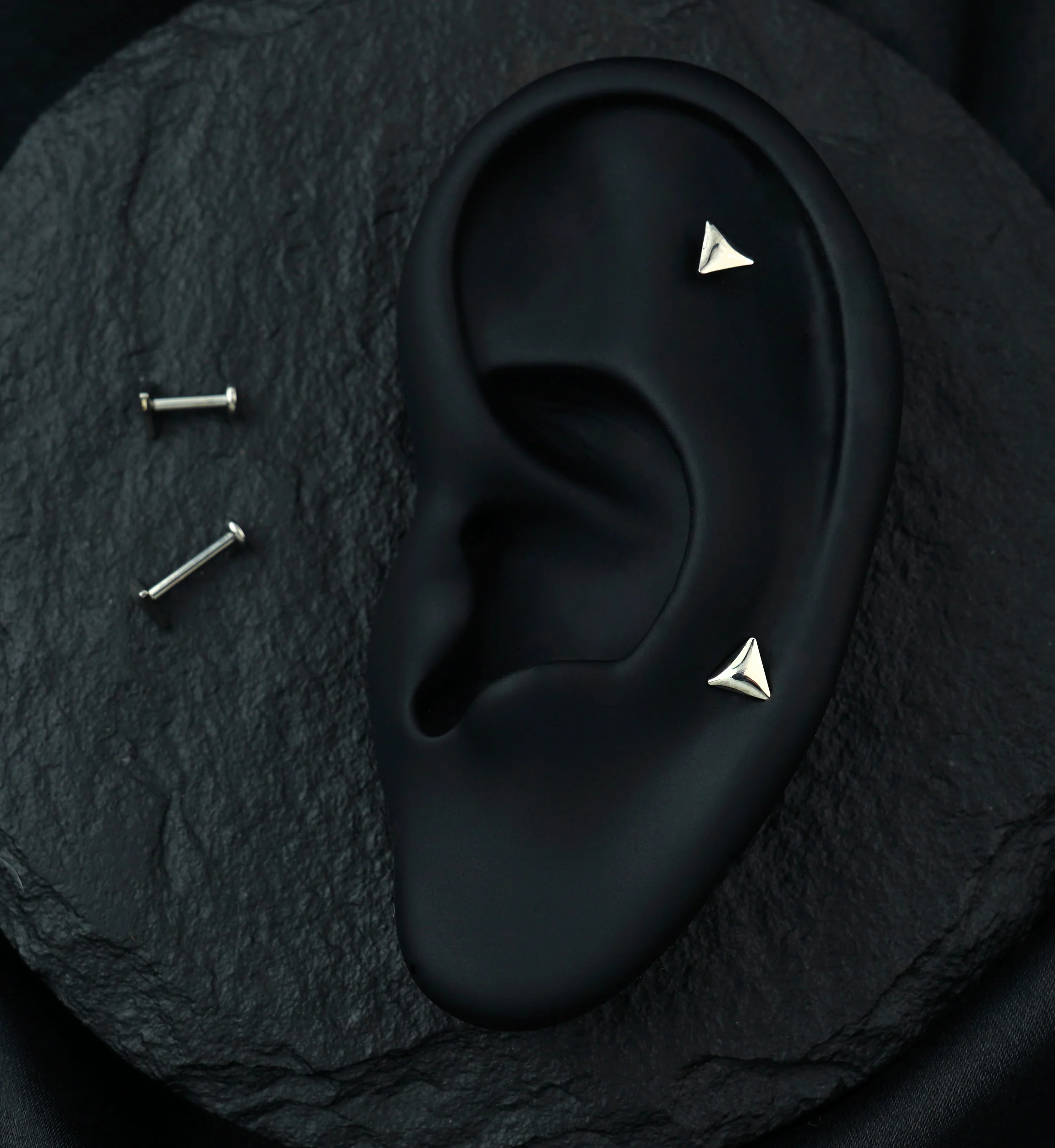 Compact Triangle Internally Threaded Titanium Flat Disk Labret - Mrs Treak