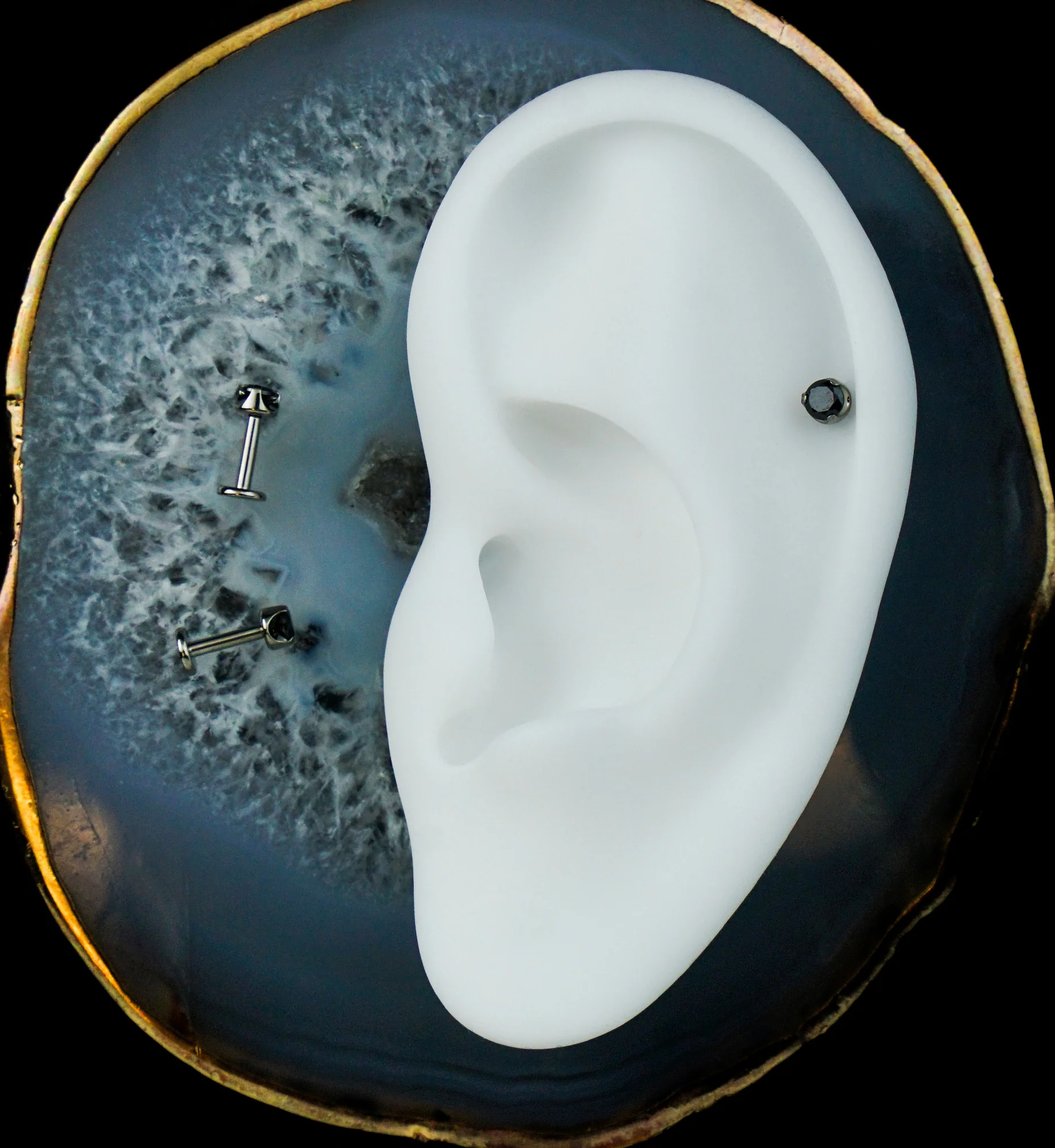 Flat Back Prong Black CZ Internally Threaded Titanium Labret - Mrs Treak