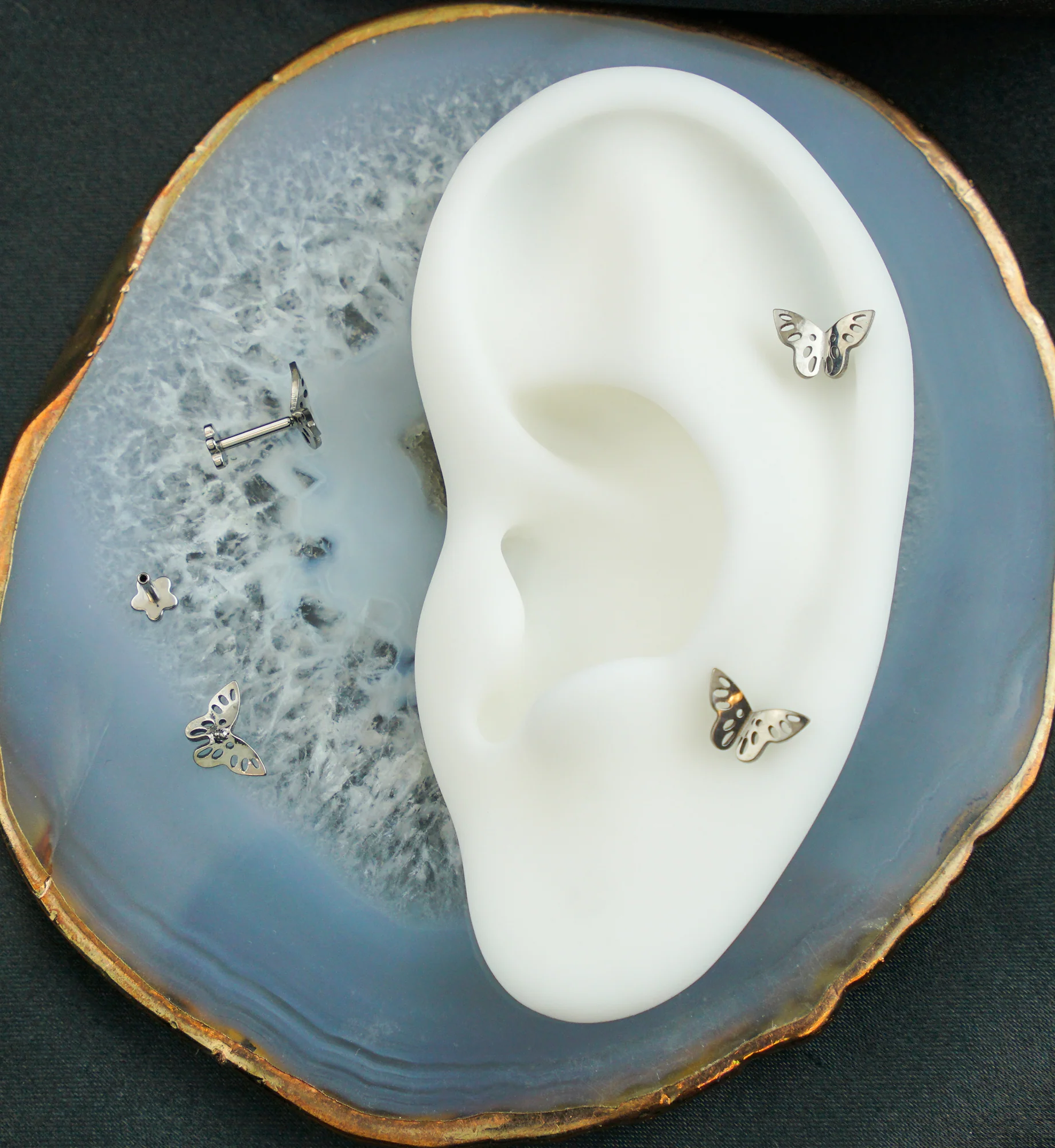 Butterfly Cutout Threadless Titanium Flower Back Labret - Mrs Treak