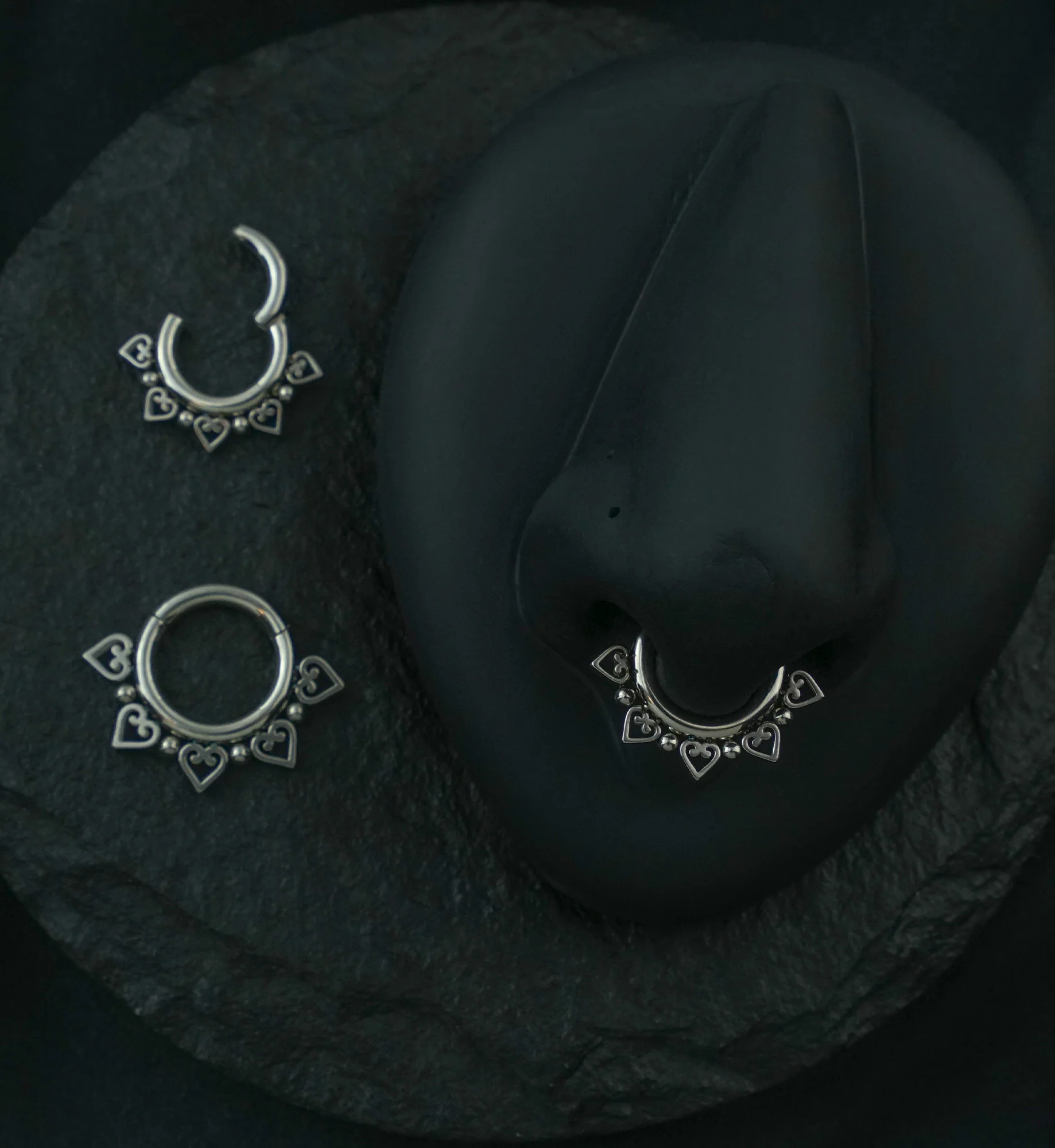 Heart And Ball Stainless Steel Hinged Segment Ring - Mrs Treak