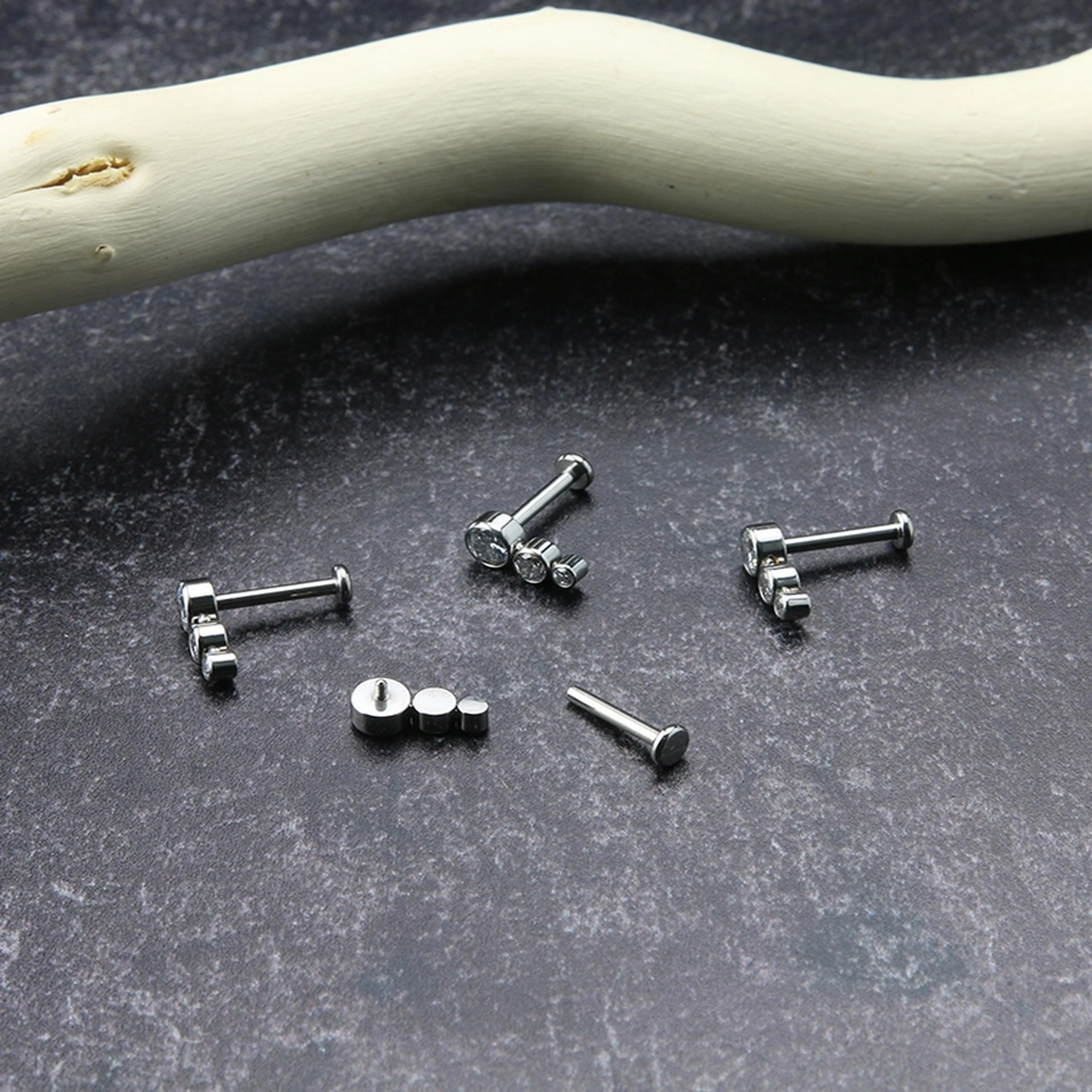 16G Decline Cluster Clear CZ Titanium Labret - Mrs Treak