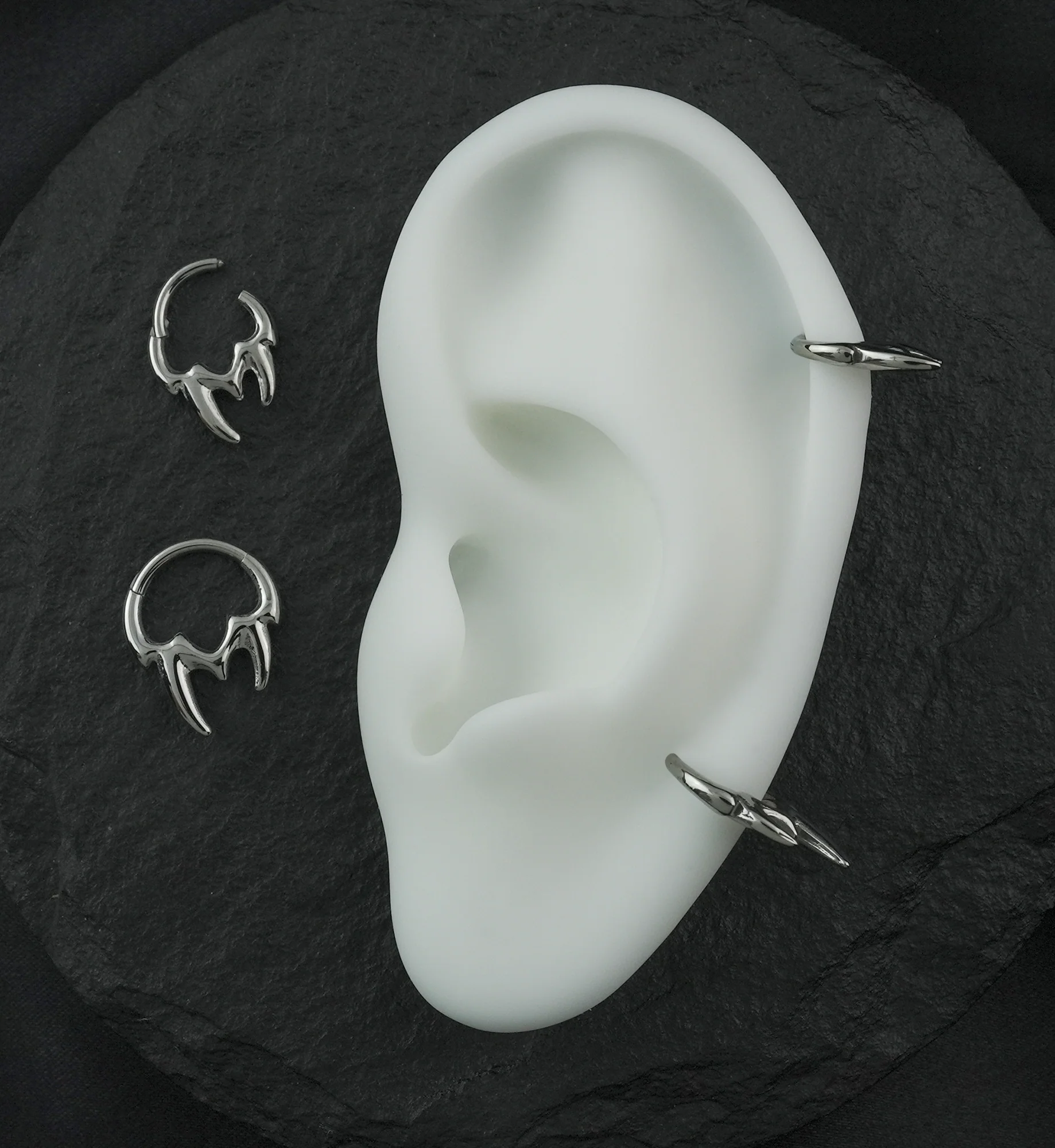 Fangs Titanium Hinged Segment Ring - Mrs Treak