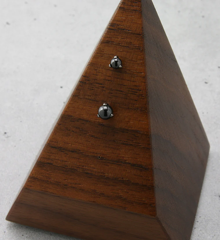 Black Glass Claw Titanium Threadless Top - Mrs Treak