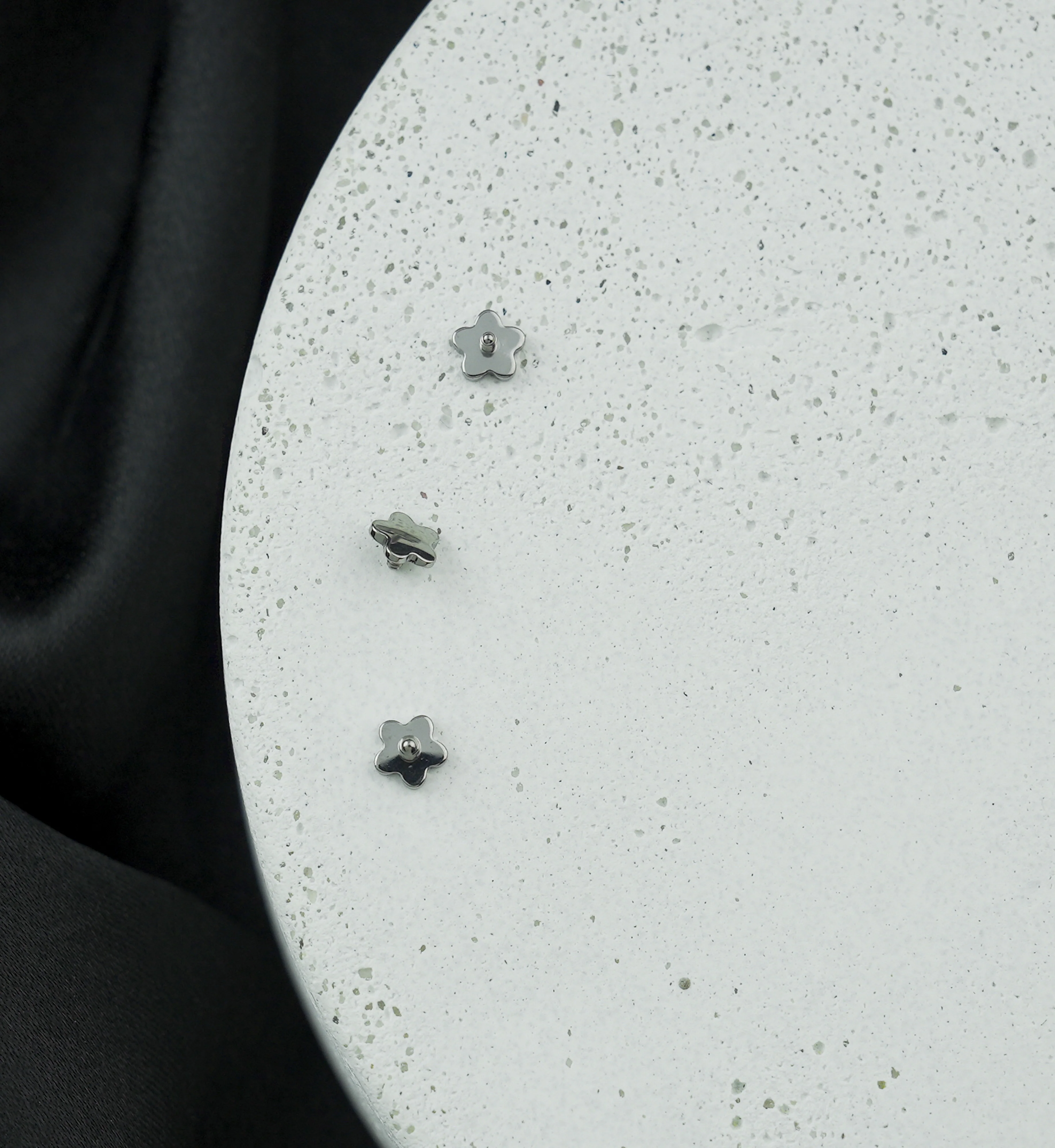 Bubble Flower Titanium Internally Threaded Top - Mrs Treak