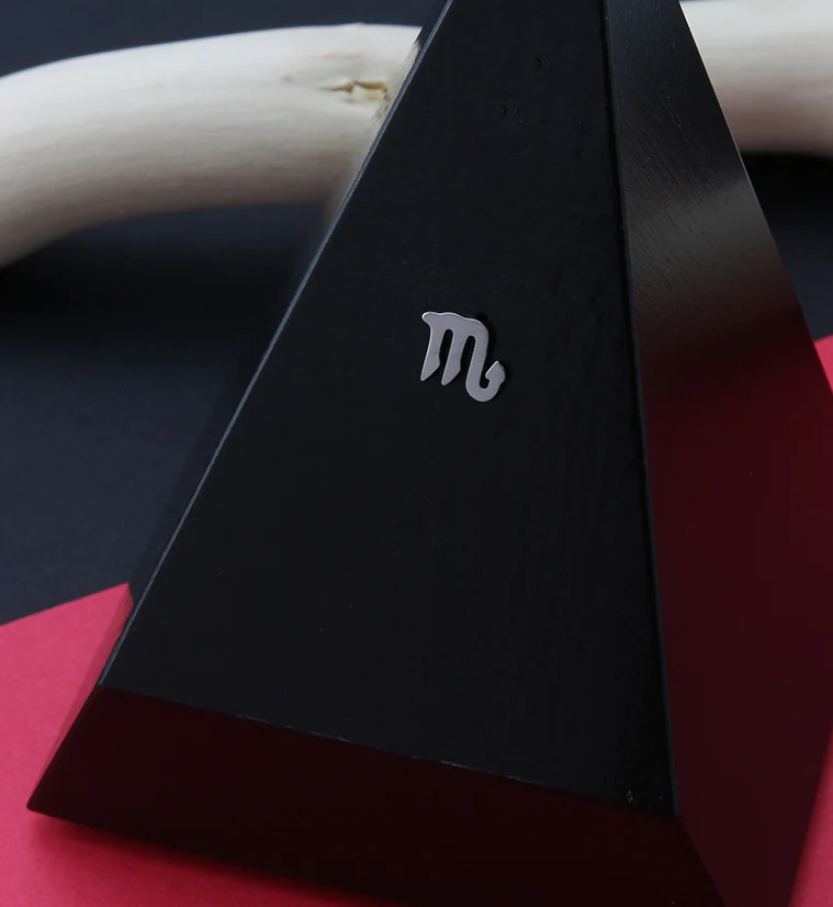 Scorpio Zodiac Sign Threadless Titanium Top - Mrs Treak