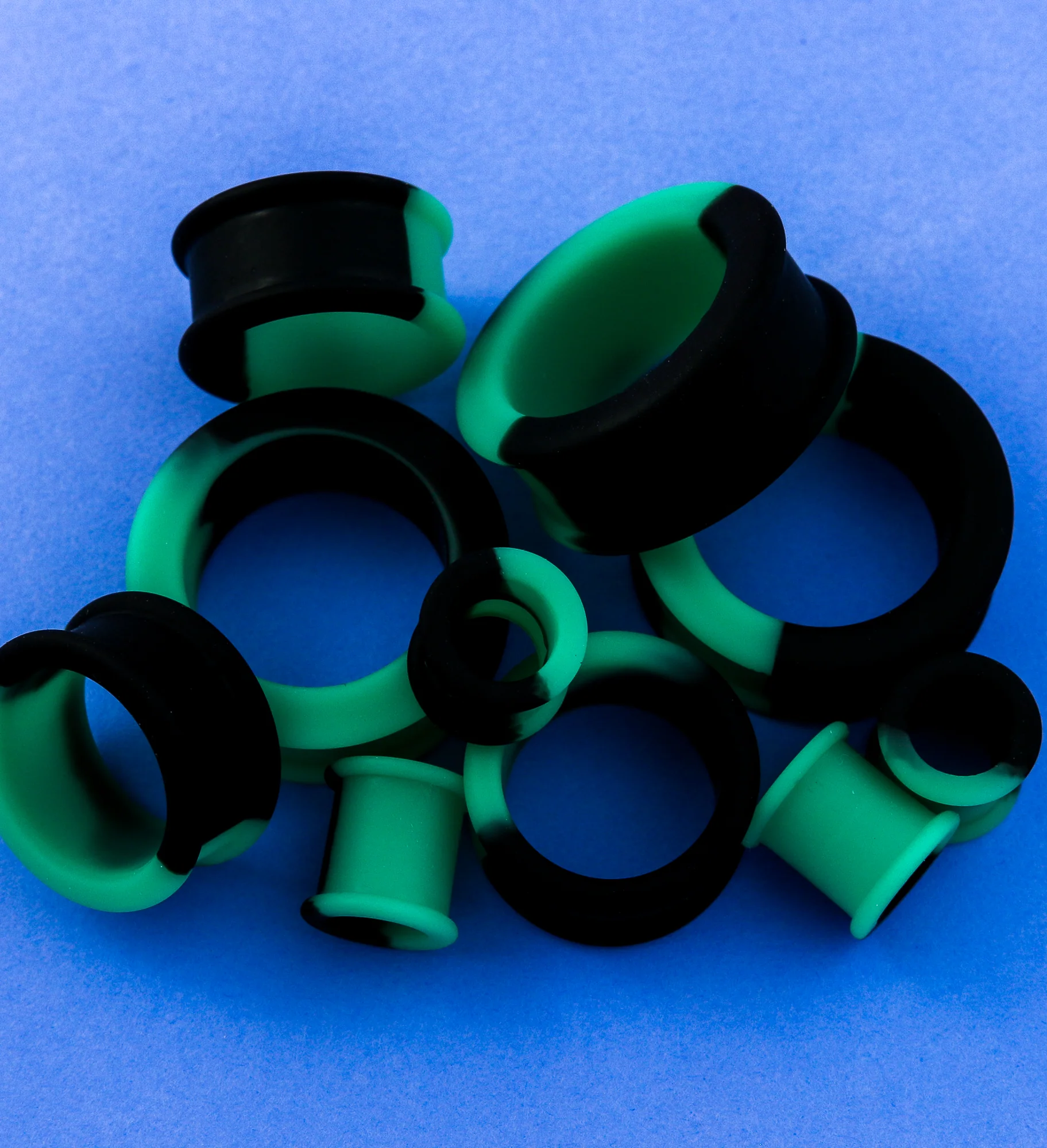 Emerald And Black Double Flare Silicone Tunnel Plugs - Mrs Treak