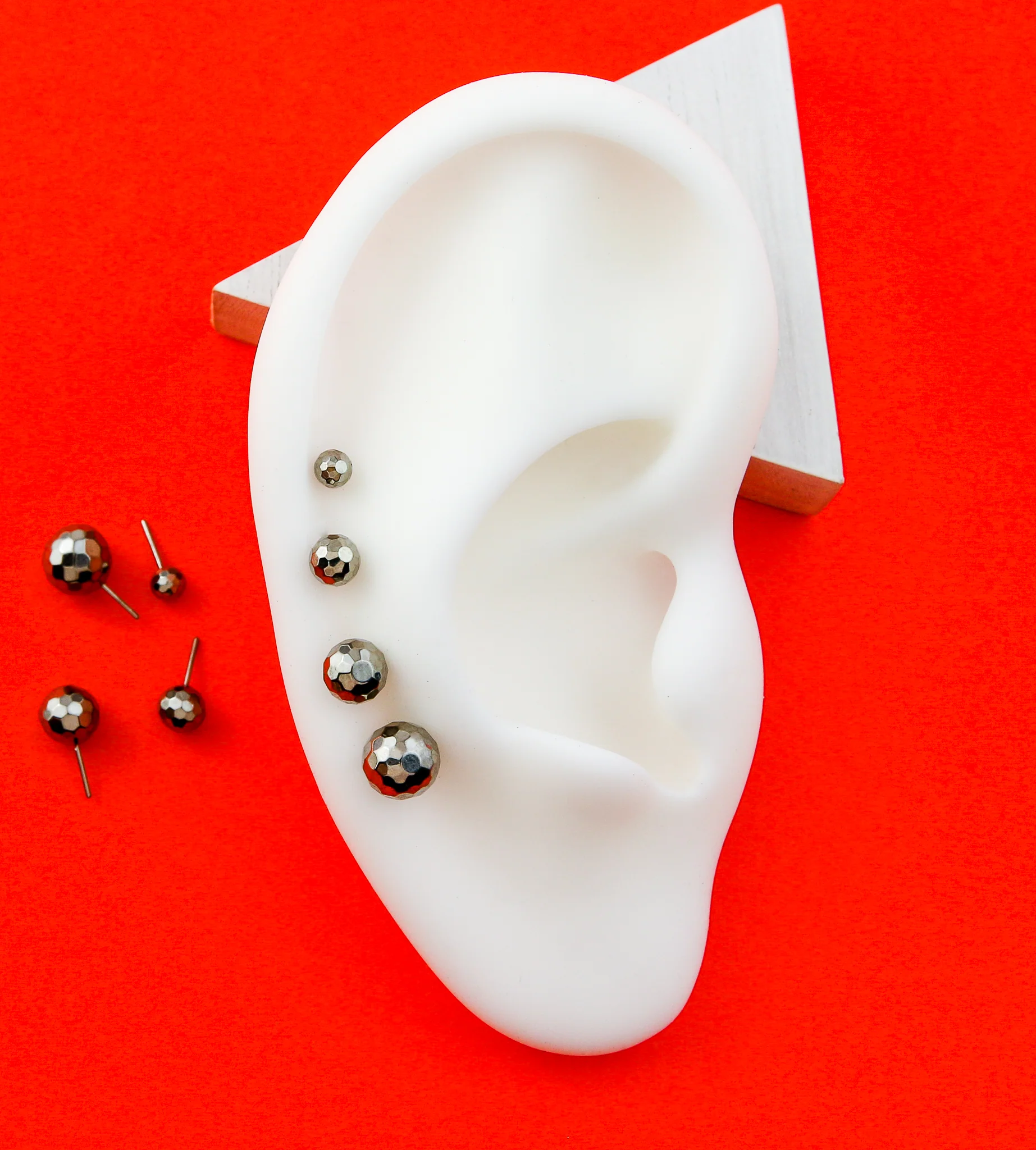 Faceted Ball Titanium Threadless Top - Mrs Treak