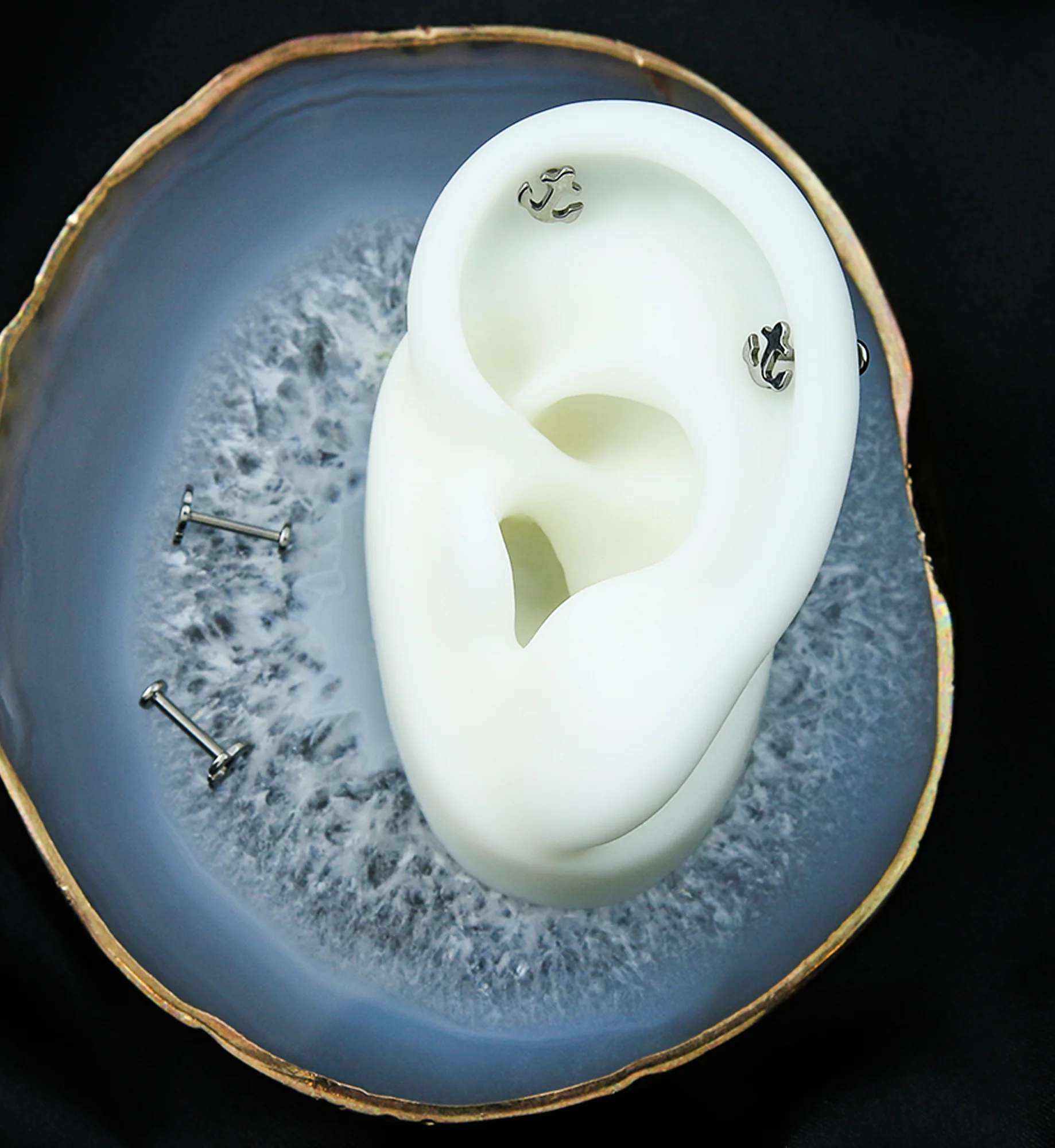 Flat Anchor Titanium Threadless Labret - Mrs Treak