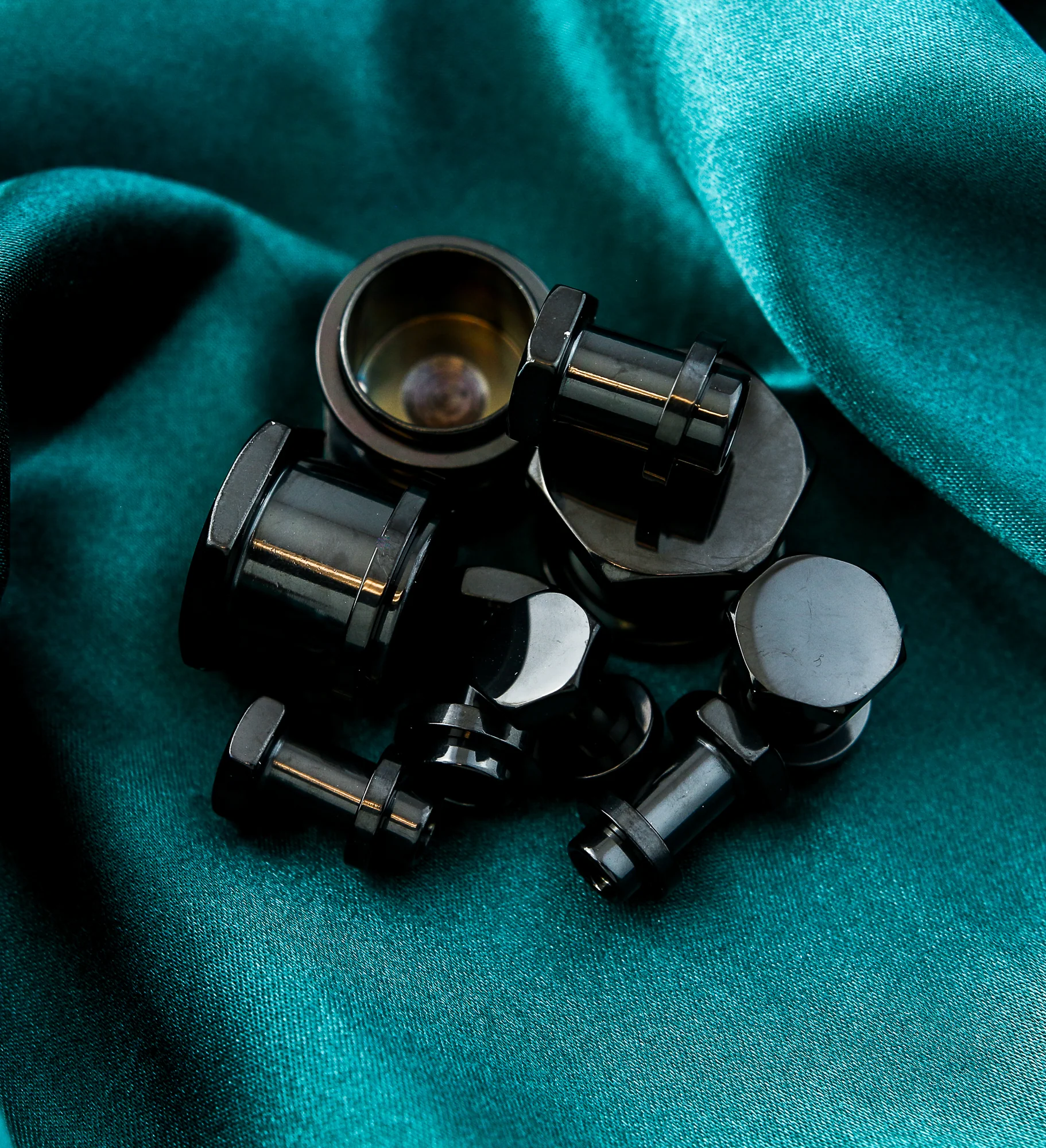 Black PVD Hexagon Single Flare Plugs - Mrs Treak