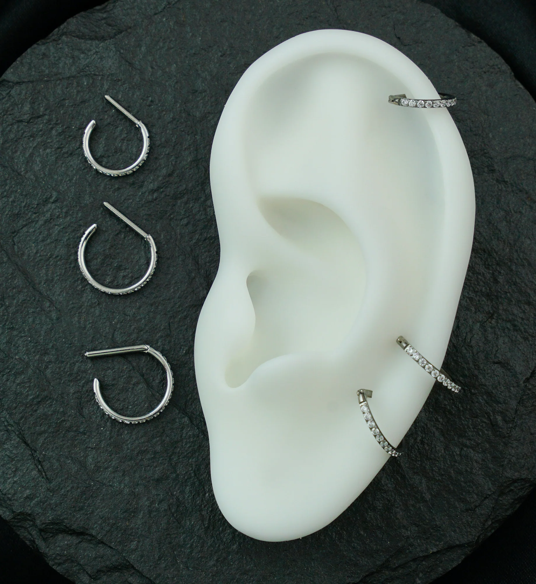 Outward Facing Deca Clear CZ Titanium D-Shaped Hinged Segment Ring - Mrs Treak